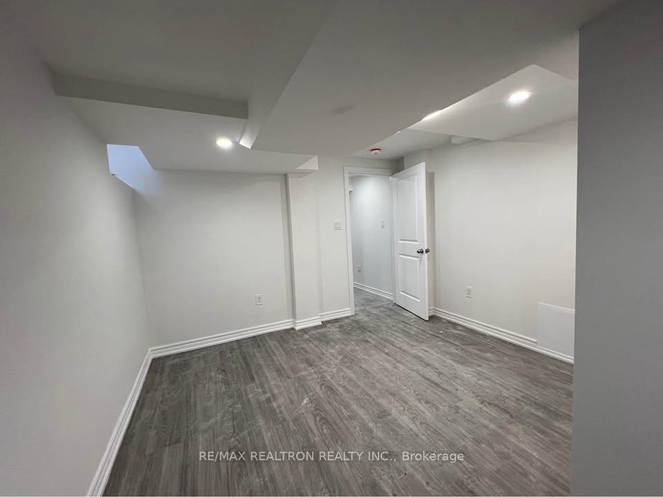 Photo 7 of Unit B, 44 Lewis Honey Drive, Aurora, Bayview Northeast — HOMEH
