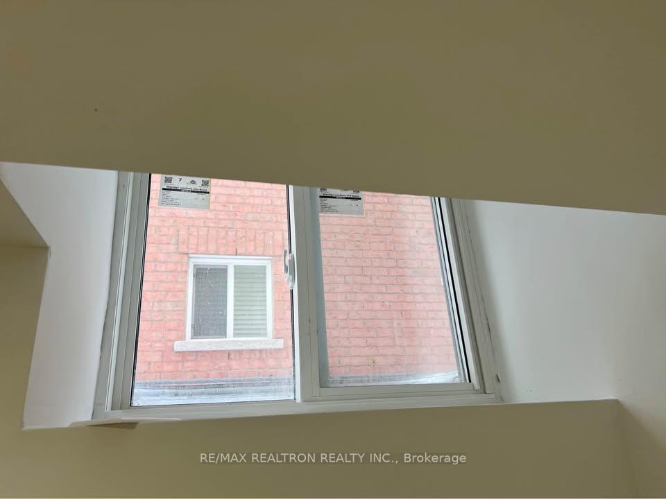 Photo 9 of Unit B, 44 Lewis Honey Drive, Aurora, Bayview Northeast — HOMEH