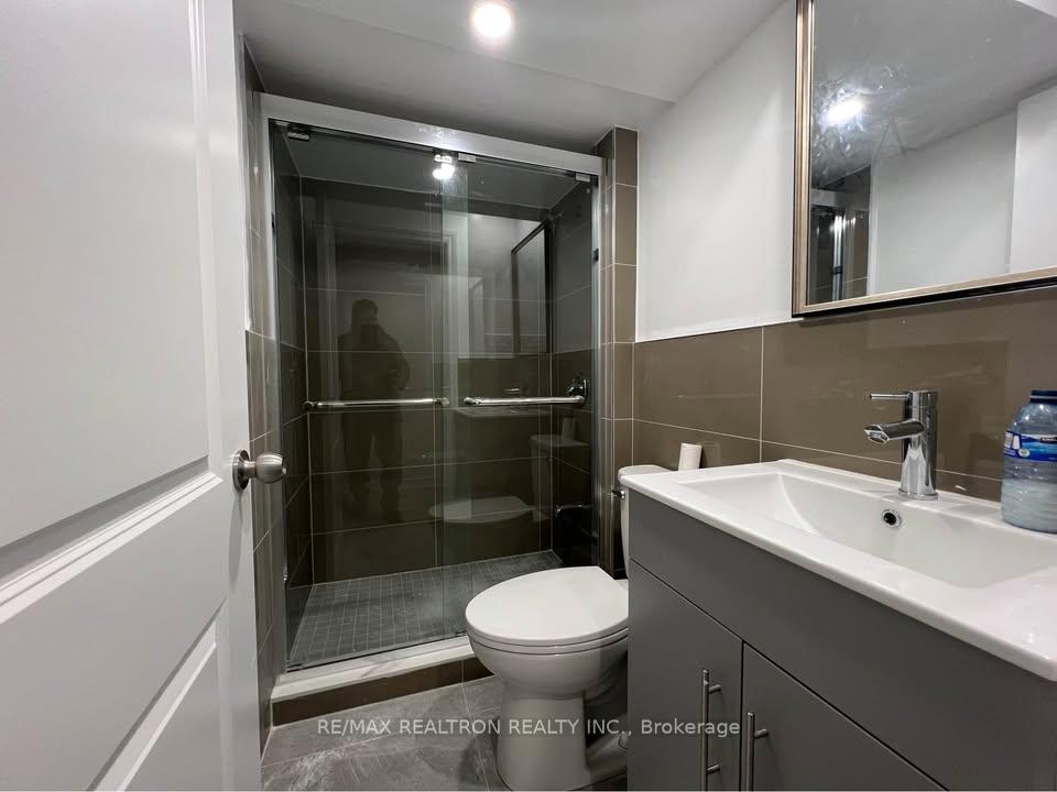 Photo 10 of Unit B, 44 Lewis Honey Drive, Aurora, Bayview Northeast — HOMEH