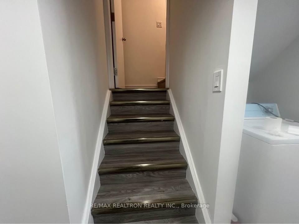 Photo 11 of Unit B, 44 Lewis Honey Drive, Aurora, Bayview Northeast — HOMEH