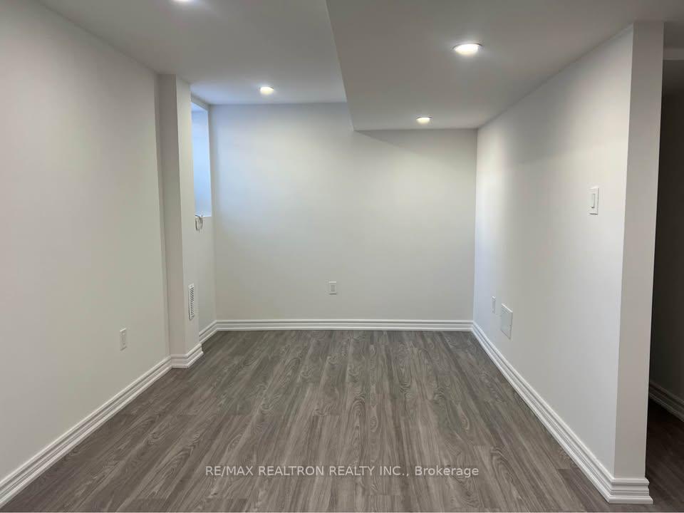 Photo 21 of Unit B, 44 Lewis Honey Drive, Aurora, Bayview Northeast — HOMEH