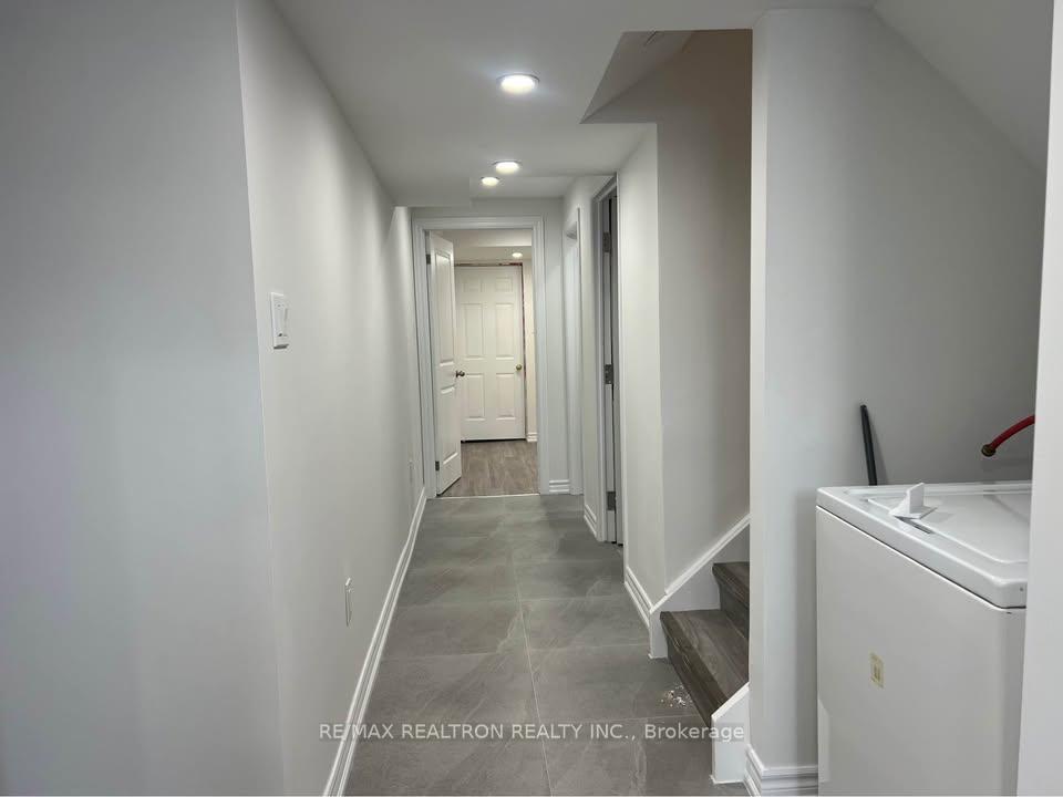 Photo 12 of Unit B, 44 Lewis Honey Drive, Aurora, Bayview Northeast — HOMEH