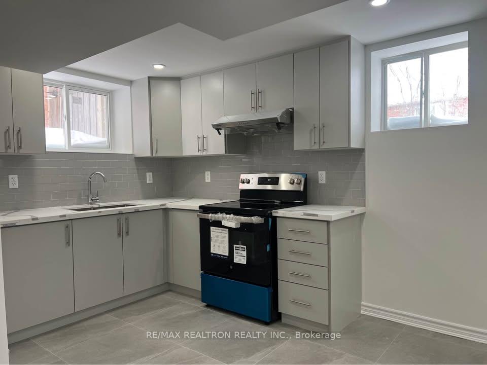 Photo 14 of Unit B, 44 Lewis Honey Drive, Aurora, Bayview Northeast — HOMEH