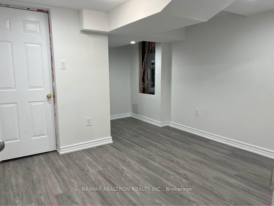 Photo 15 of Unit B, 44 Lewis Honey Drive, Aurora, Bayview Northeast — HOMEH