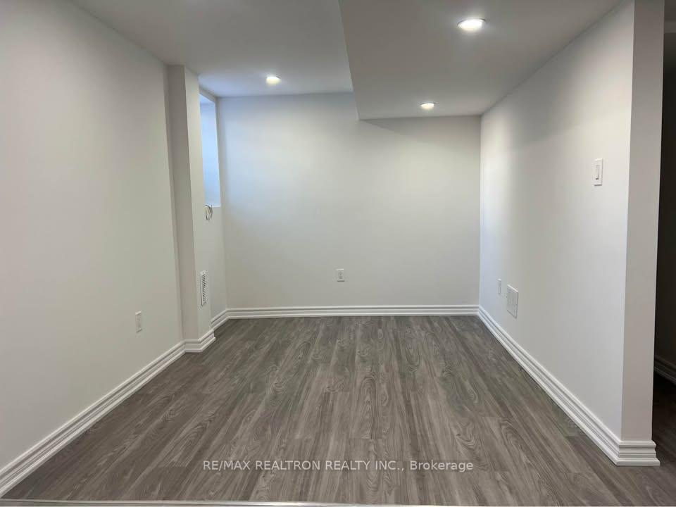Photo 16 of Unit B, 44 Lewis Honey Drive, Aurora, Bayview Northeast — HOMEH