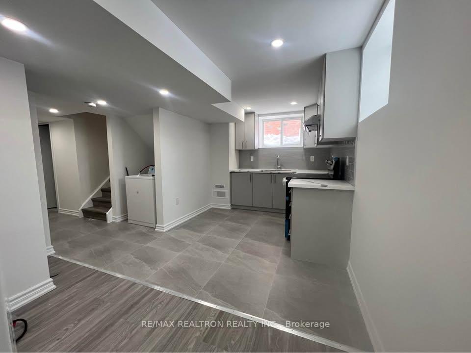 Photo 17 of Unit B, 44 Lewis Honey Drive, Aurora, Bayview Northeast — HOMEH