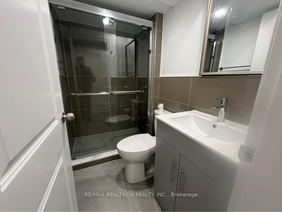 Photo 18 of Unit B, 44 Lewis Honey Drive, Aurora, Bayview Northeast — HOMEH