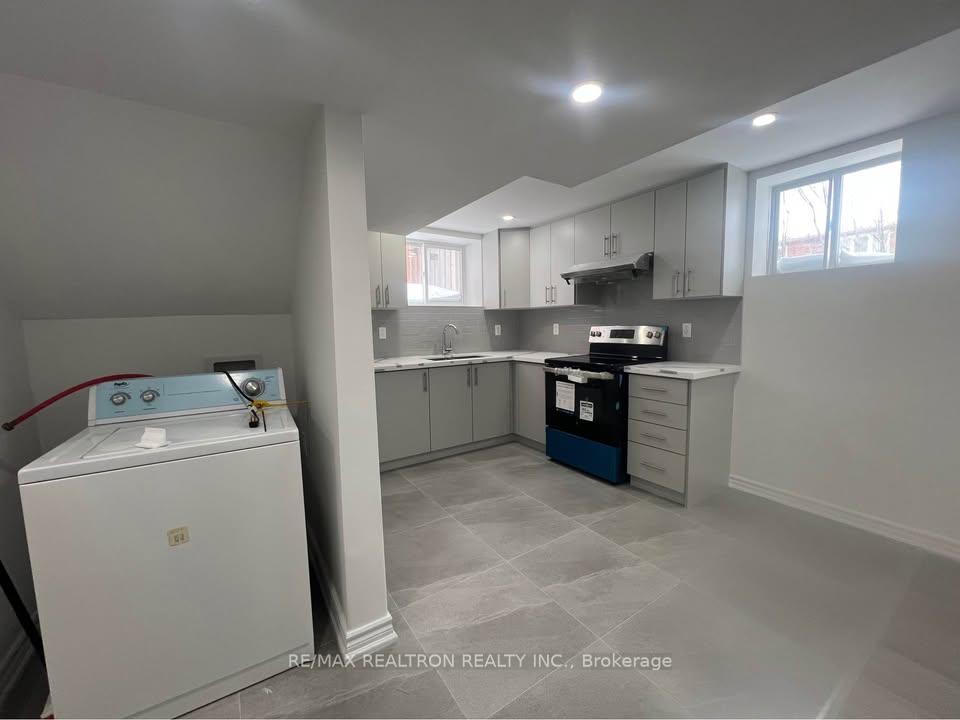 Photo 19 of Unit B, 44 Lewis Honey Drive, Aurora, Bayview Northeast — HOMEH