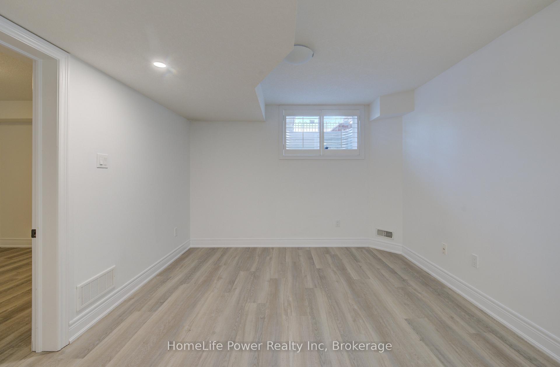 Photo 35 of 113 Dallan Drive, Guelph, Pineridge/Westminster Woods — HOMEH