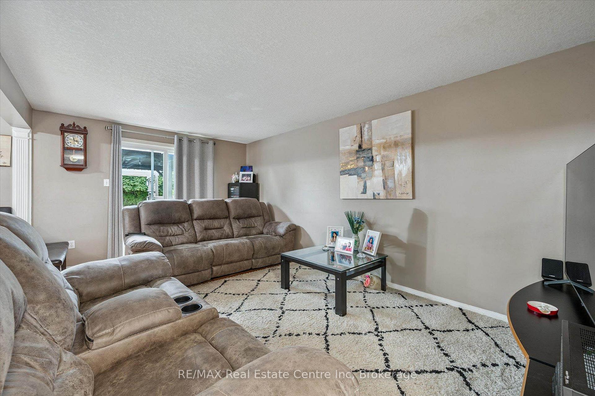 Photo 2 of 161 Stephanie Drive, Guelph, Willow West/Sugarbush/West Acres — HOMEH