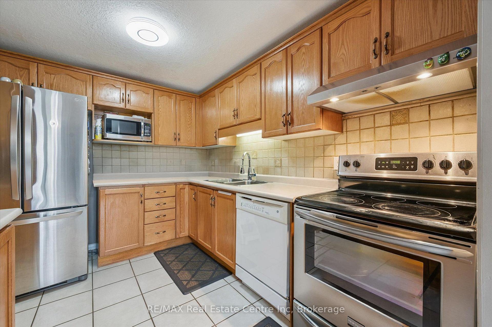 Photo 4 of 161 Stephanie Drive, Guelph, Willow West/Sugarbush/West Acres — HOMEH