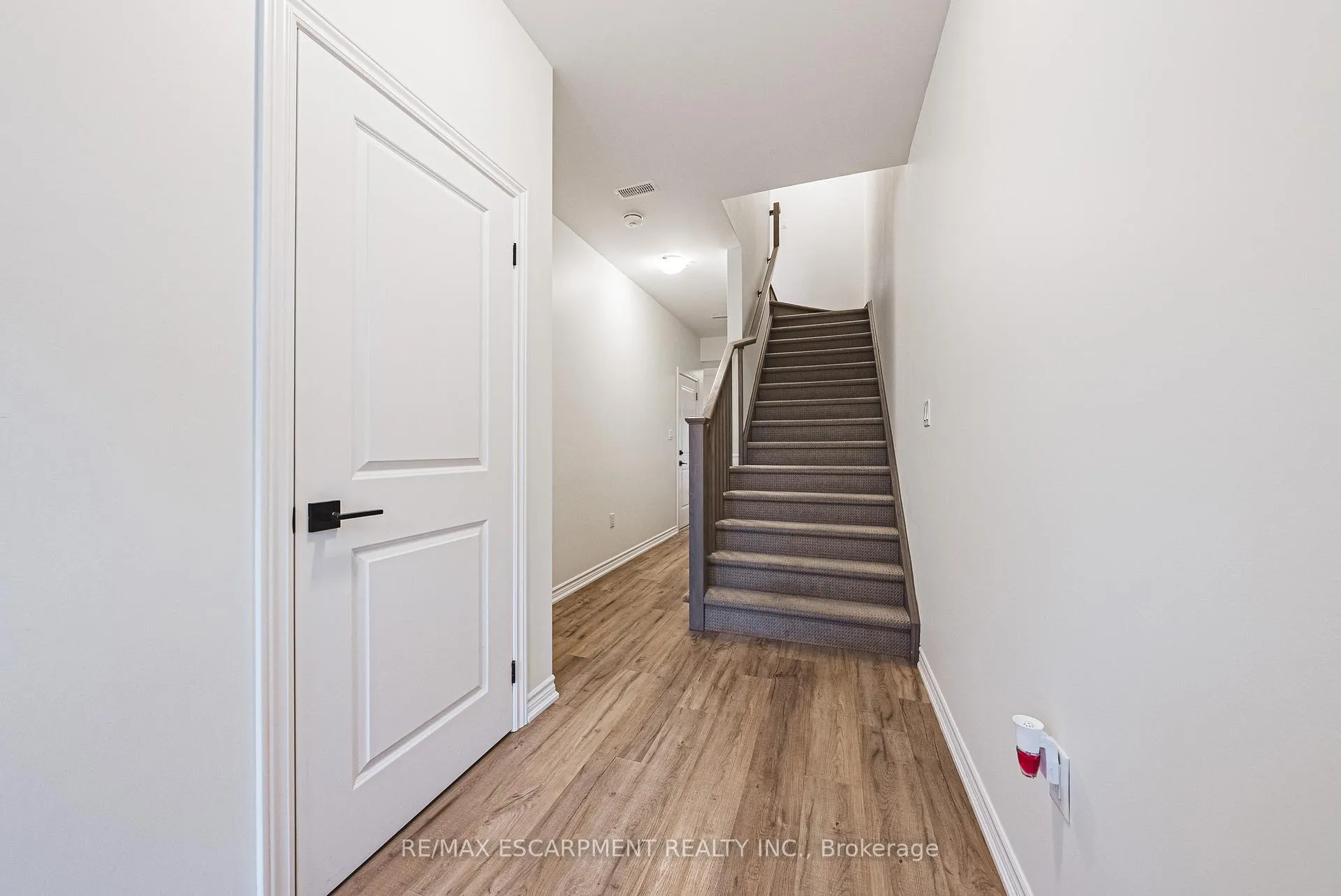 Photo 2 of 47 Cadwell Lane, Hamilton, Mountview — HOMEH