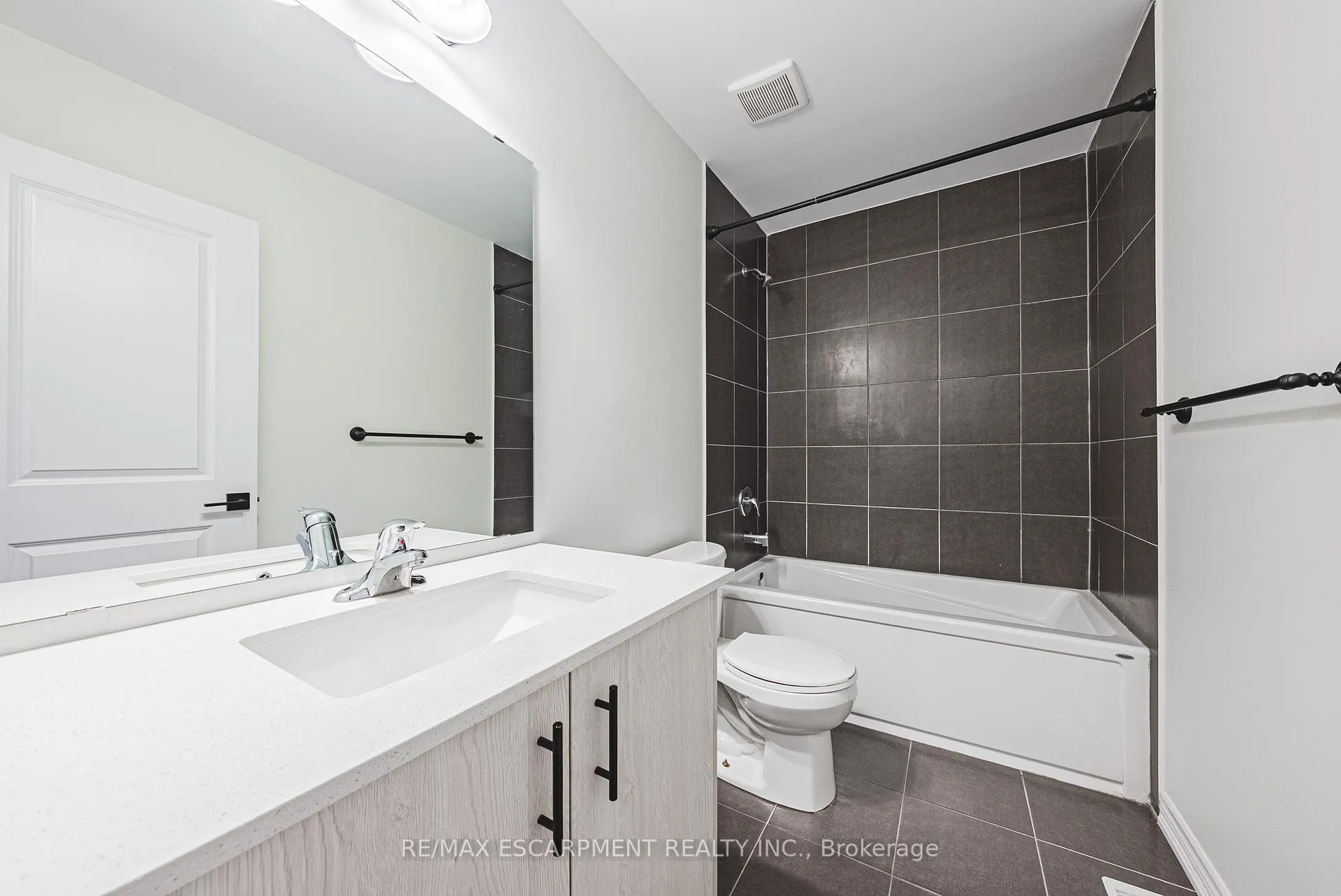Photo 20 of 47 Cadwell Lane, Hamilton, Mountview — HOMEH