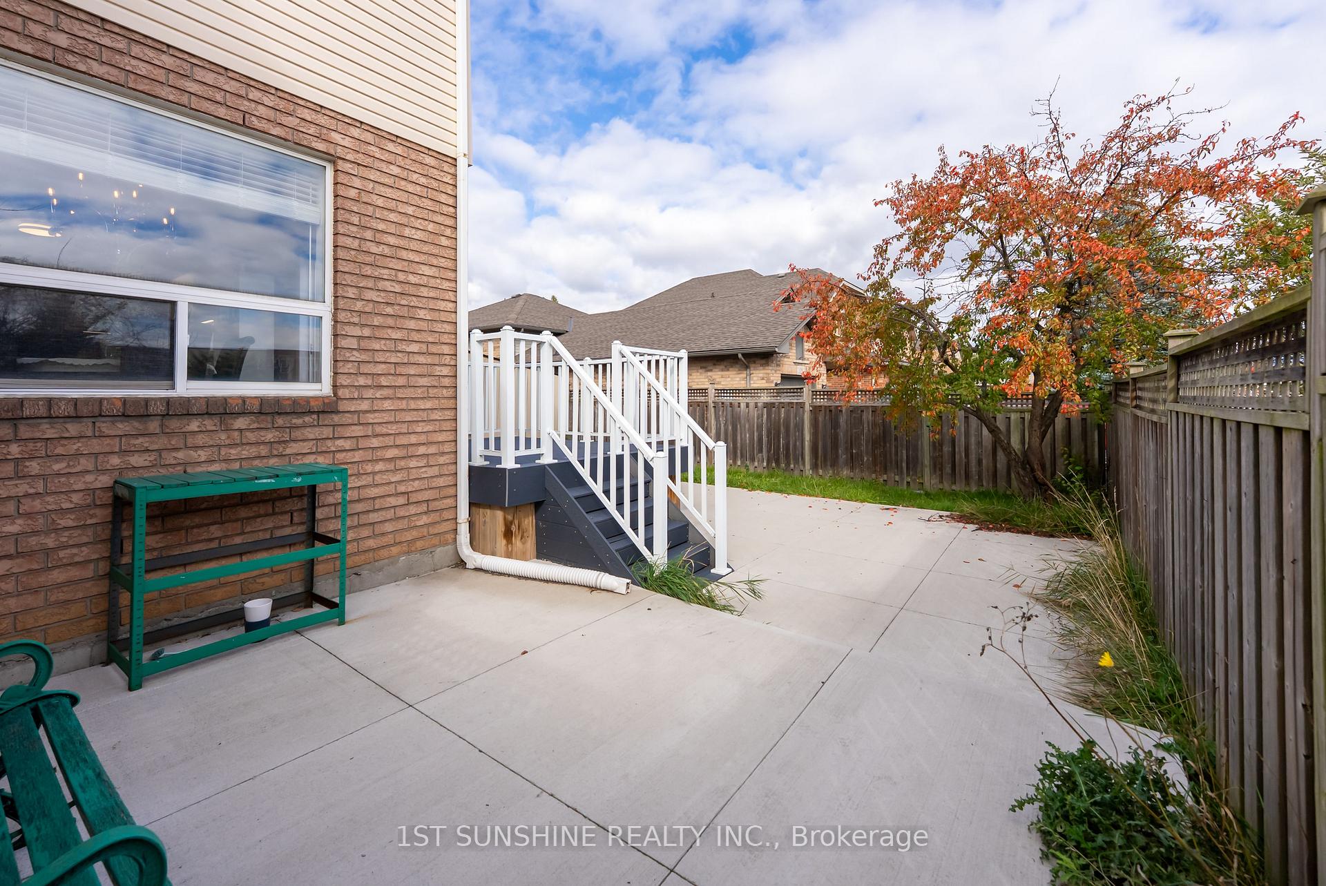 Photo 2 of 263 Hepburn Crescent, Hamilton, Mountview — HOMEH