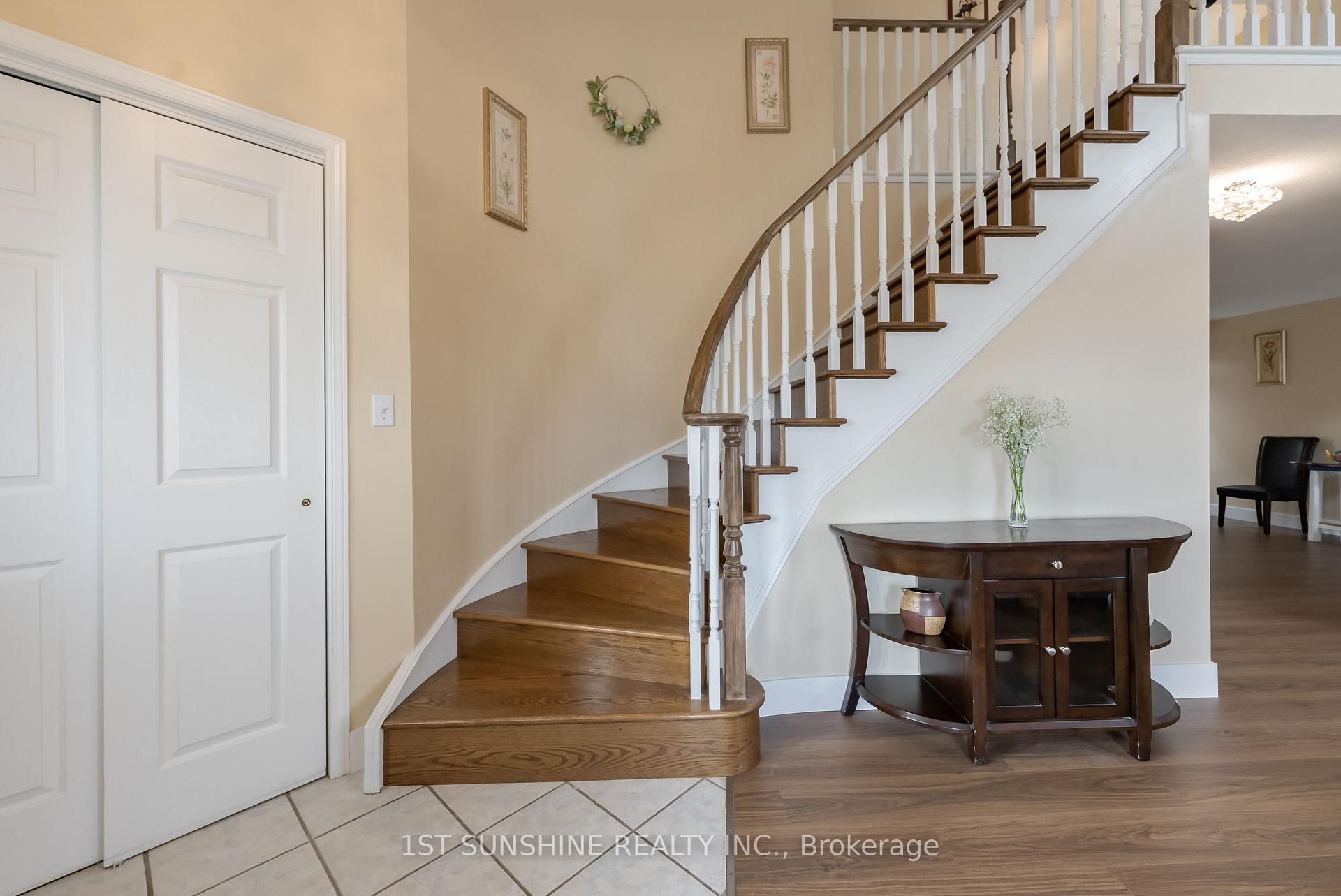 Photo 7 of 263 Hepburn Crescent, Hamilton, Mountview — HOMEH