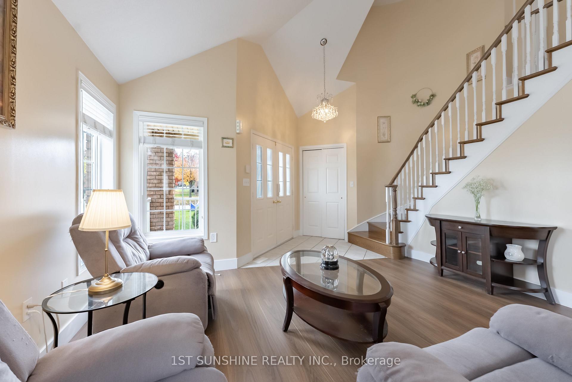 Photo 9 of 263 Hepburn Crescent, Hamilton, Mountview — HOMEH
