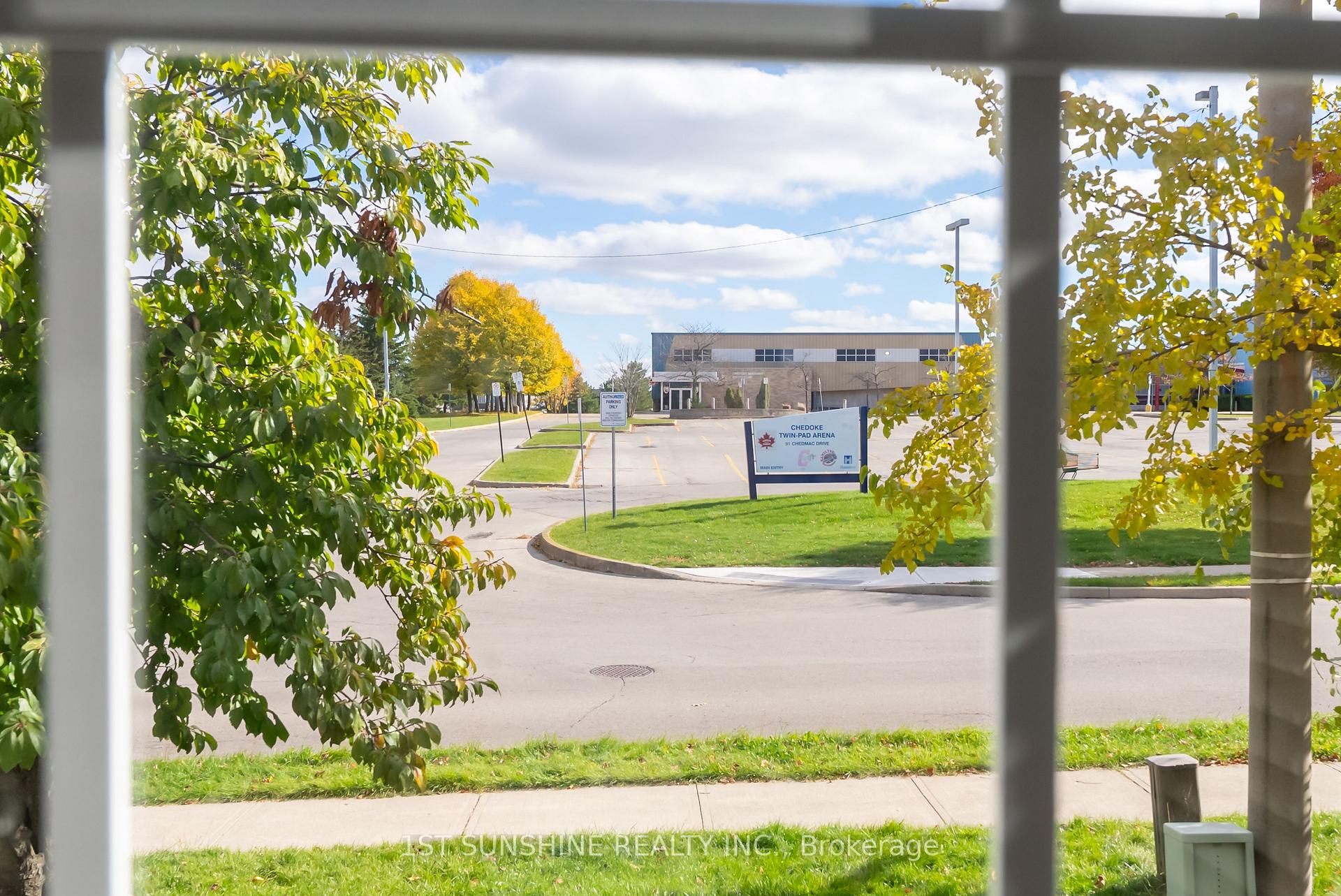 Photo 11 of 263 Hepburn Crescent, Hamilton, Mountview — HOMEH