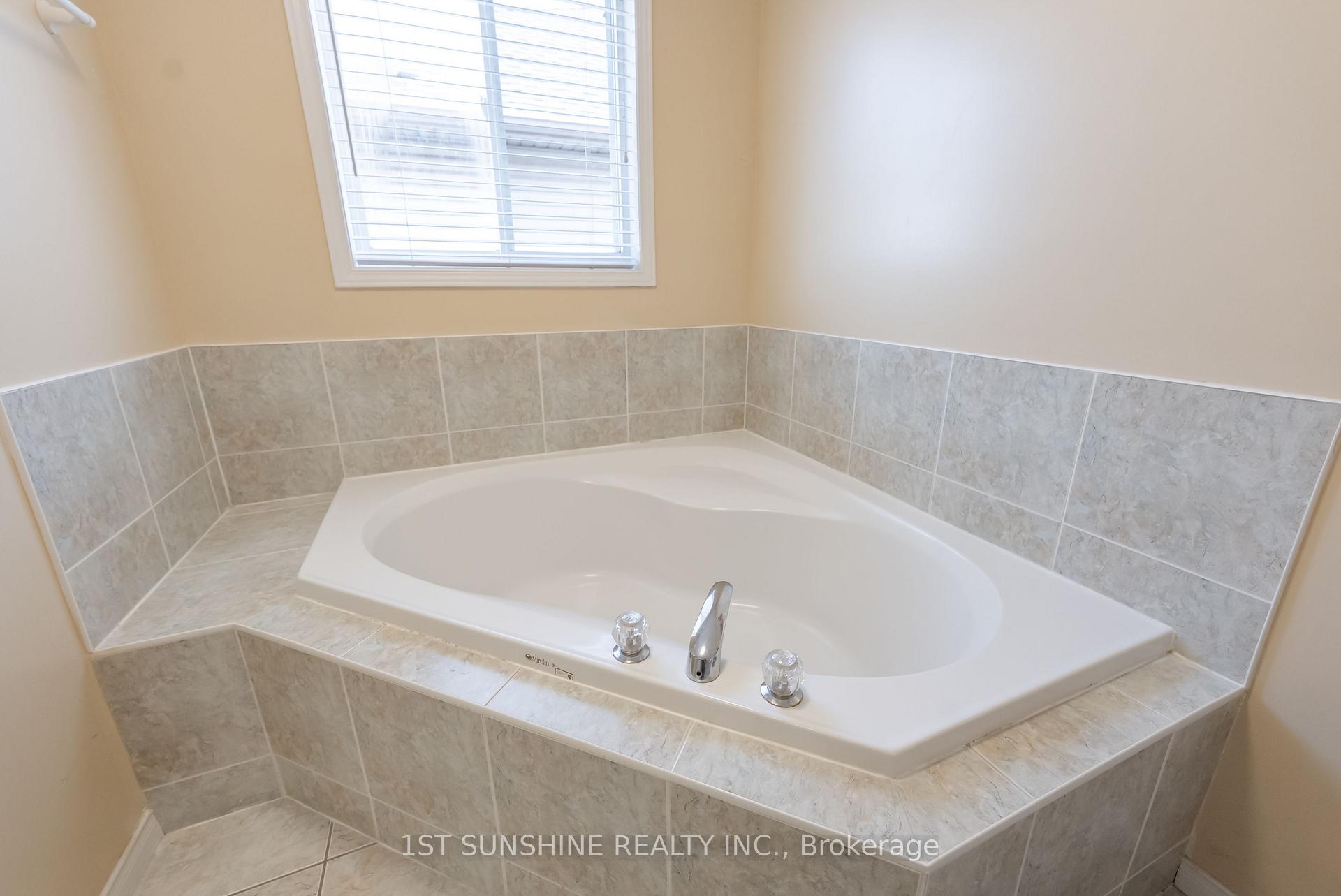 Photo 31 of 263 Hepburn Crescent, Hamilton, Mountview — HOMEH