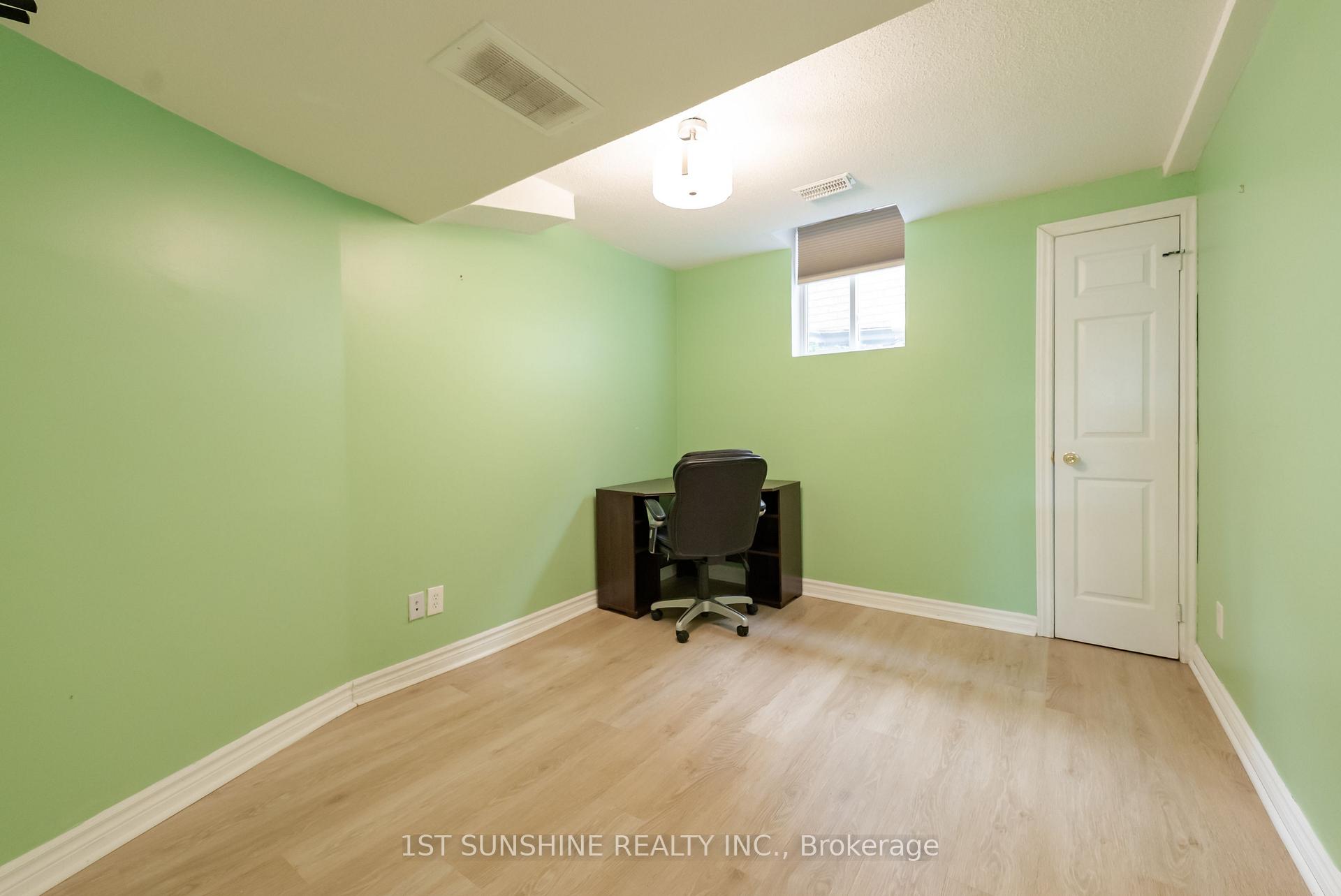 Photo 38 of 263 Hepburn Crescent, Hamilton, Mountview — HOMEH