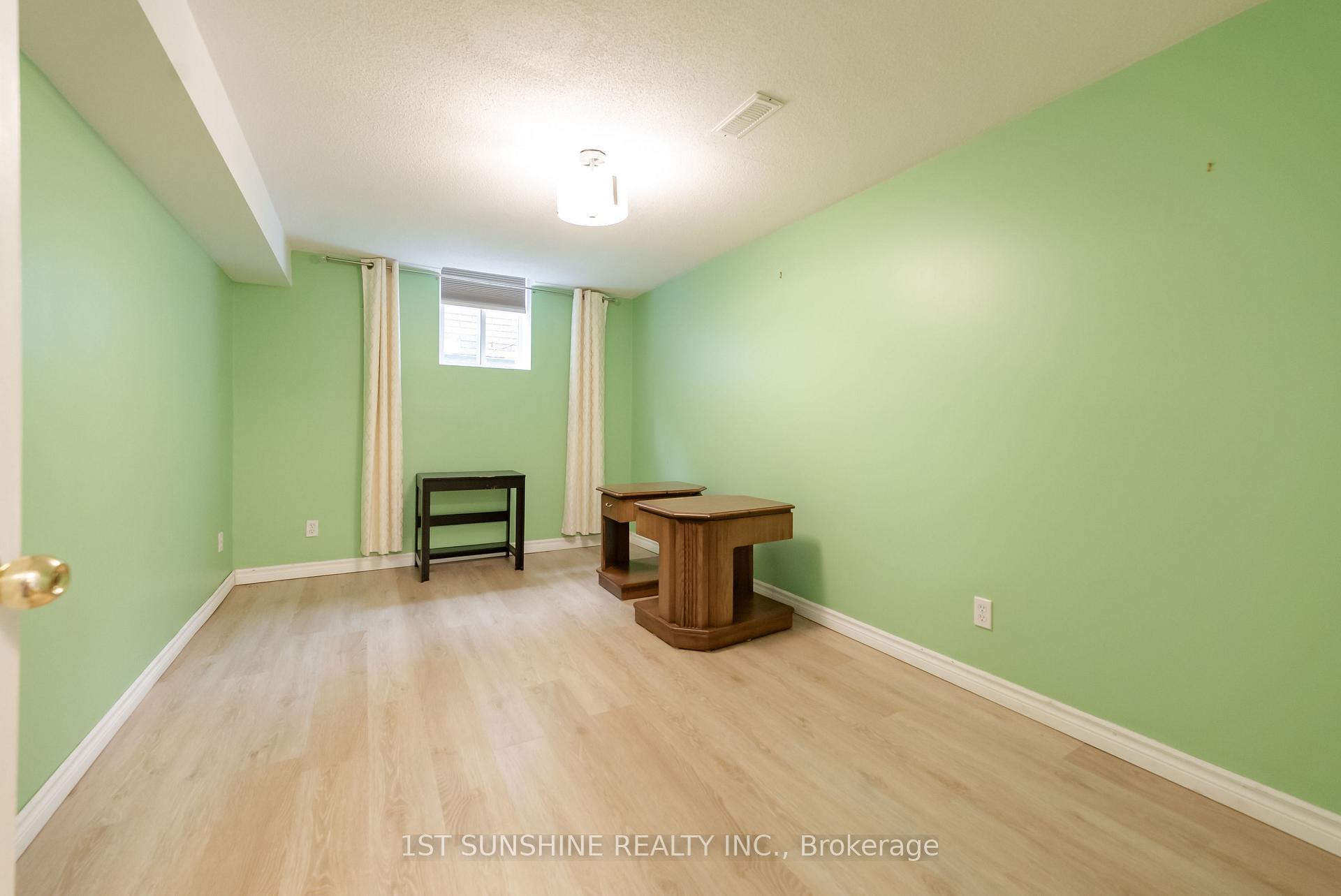 Photo 40 of 263 Hepburn Crescent, Hamilton, Mountview — HOMEH