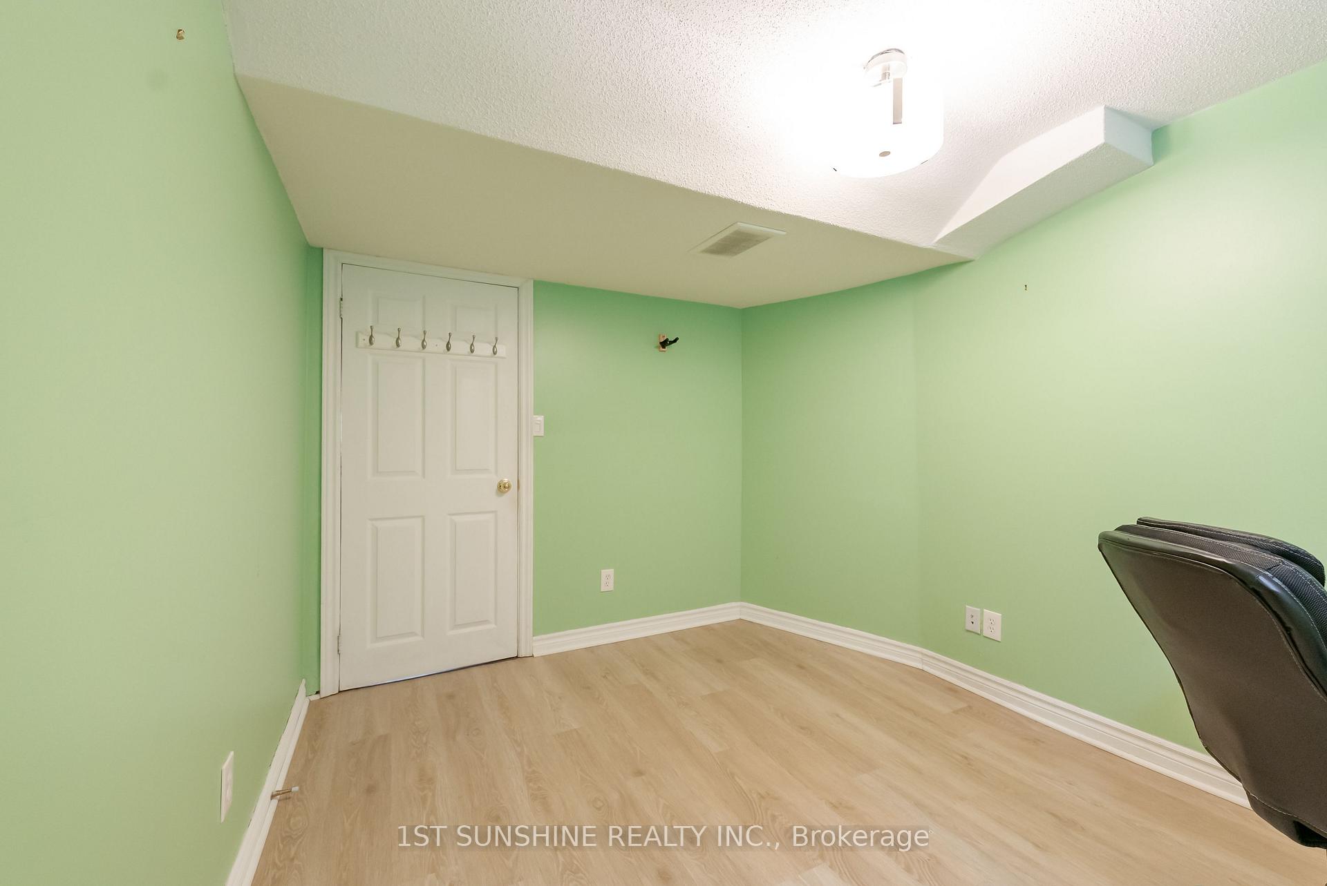 Photo 41 of 263 Hepburn Crescent, Hamilton, Mountview — HOMEH