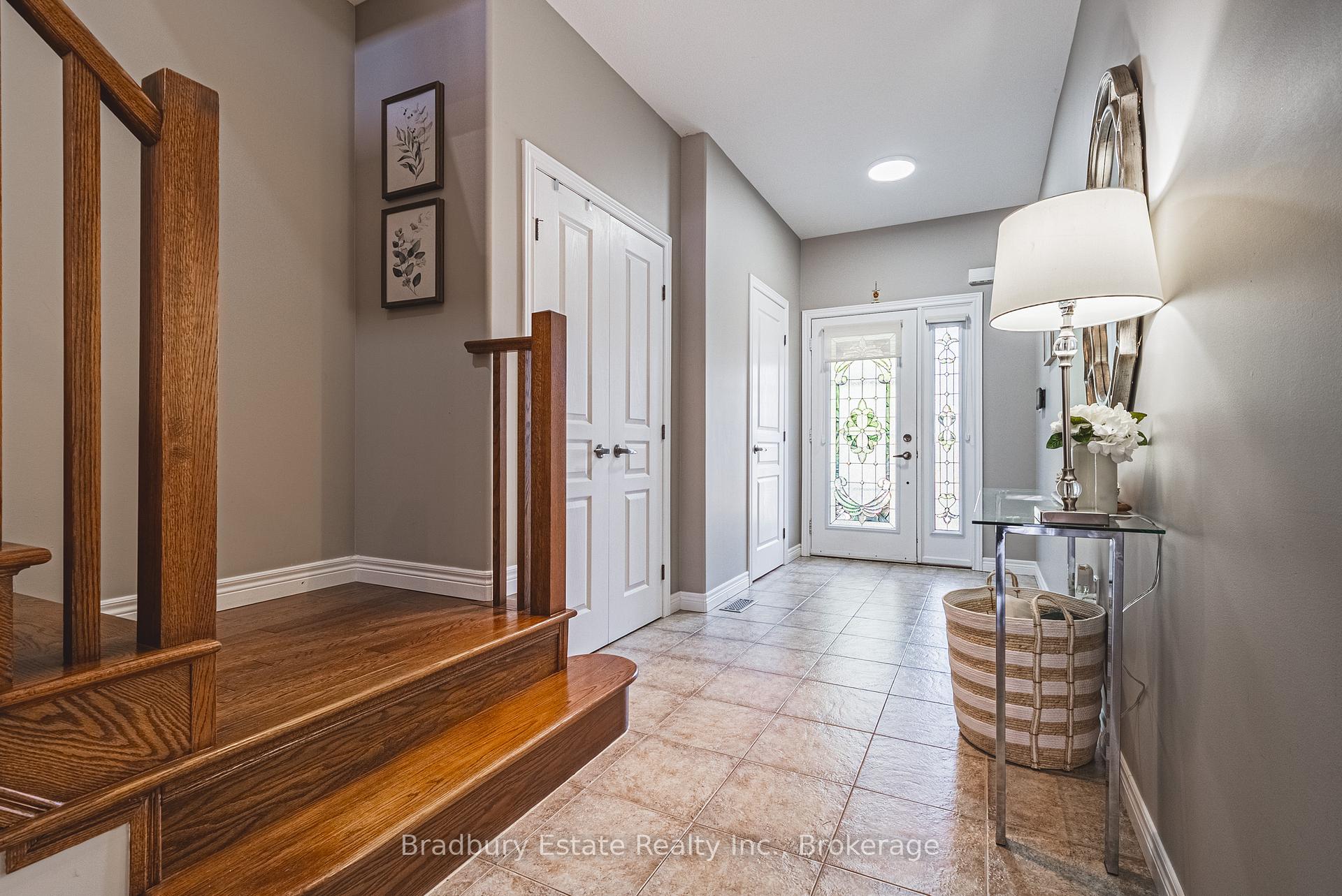 Photo 4 of 42 Fall Fair Way, Hamilton, Binbrook — HOMEH