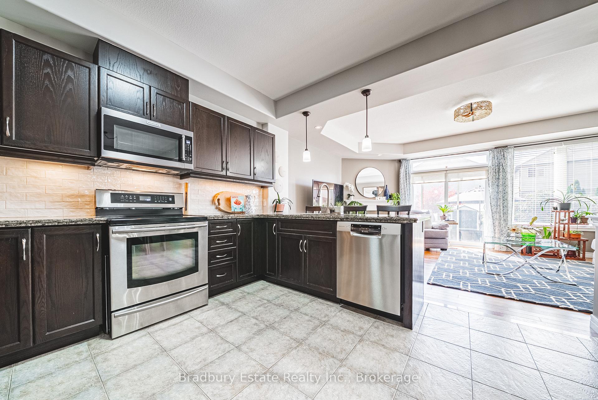Photo 11 of 42 Fall Fair Way, Hamilton, Binbrook — HOMEH