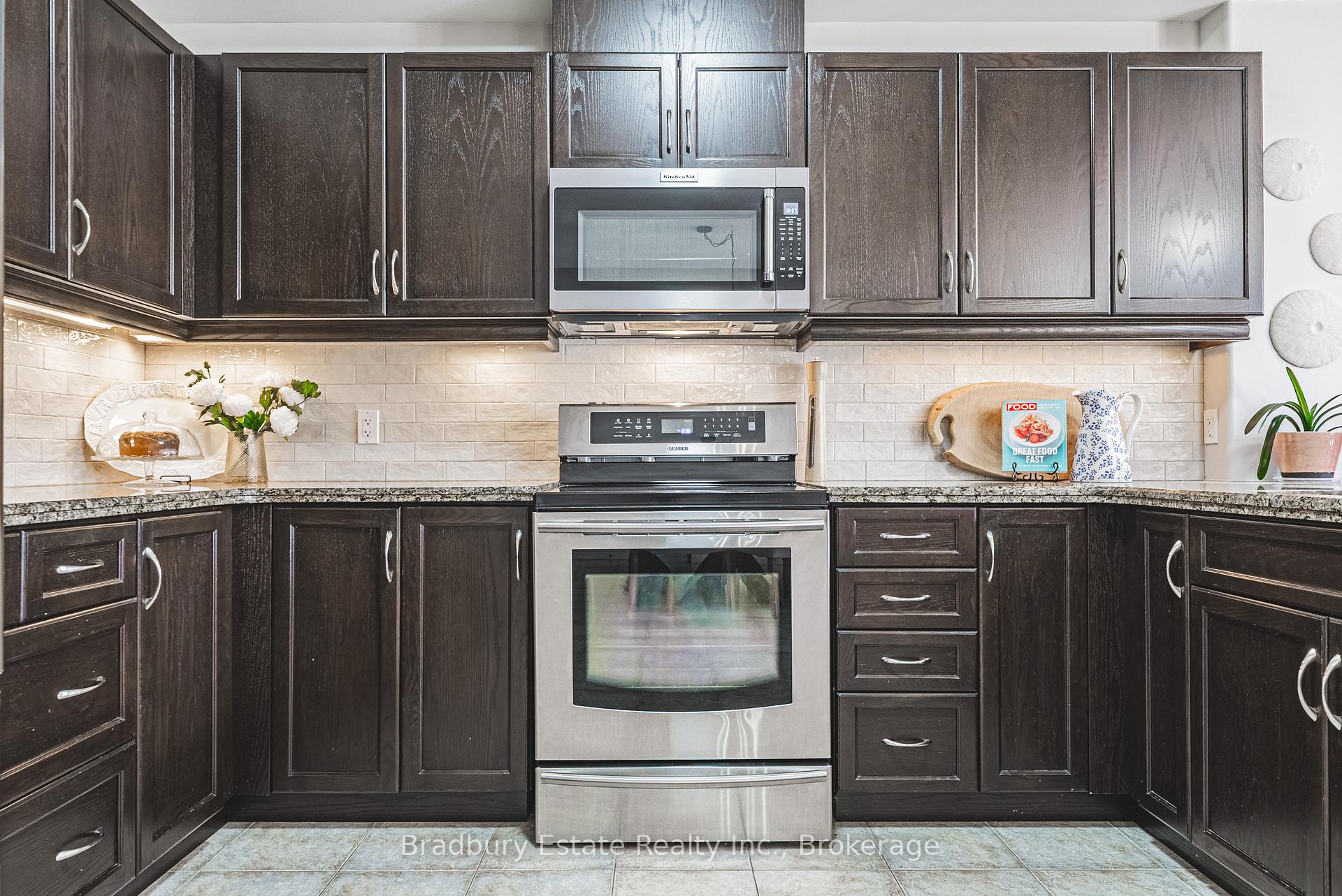 Photo 12 of 42 Fall Fair Way, Hamilton, Binbrook — HOMEH