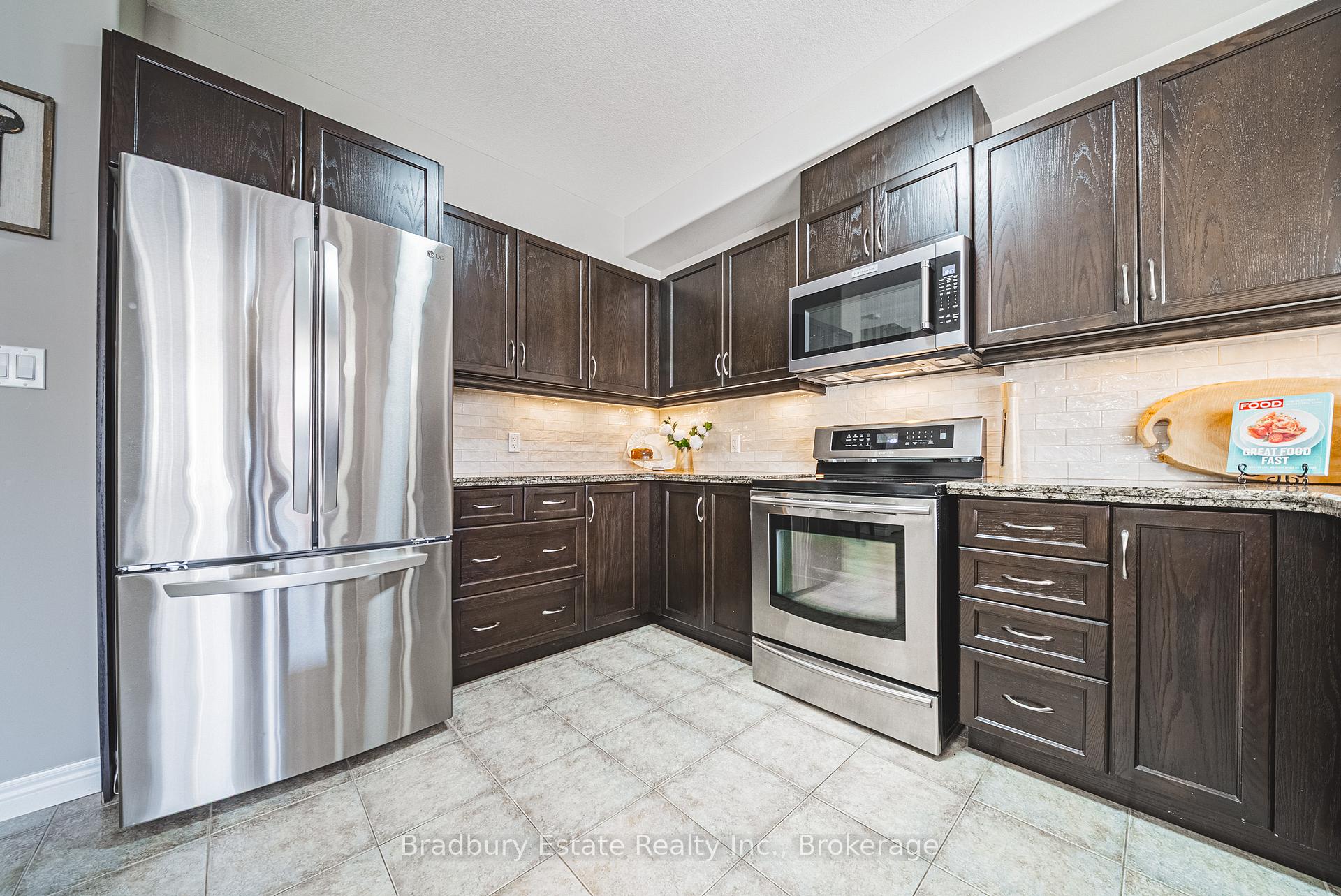 Photo 13 of 42 Fall Fair Way, Hamilton, Binbrook — HOMEH