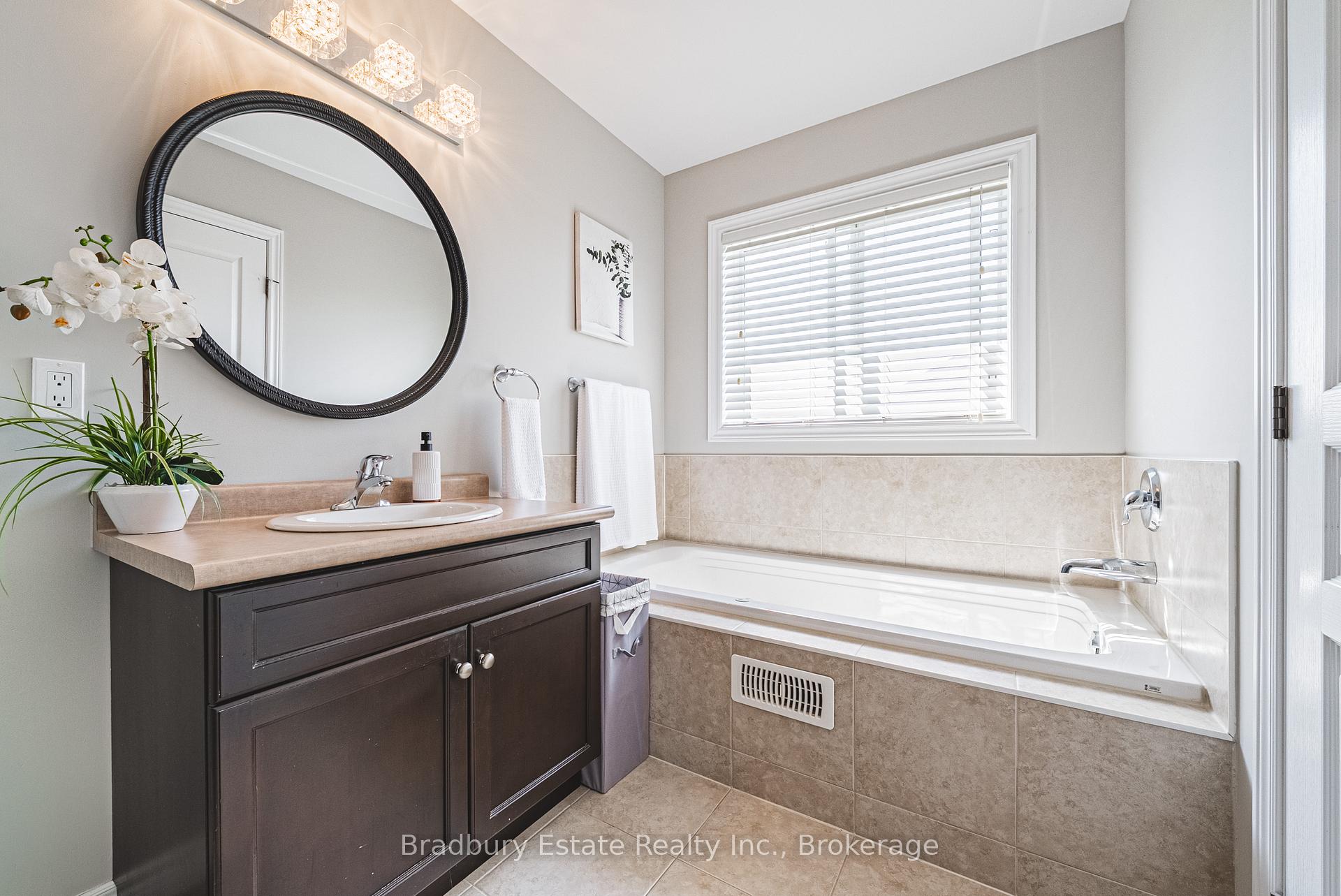 Photo 25 of 42 Fall Fair Way, Hamilton, Binbrook — HOMEH