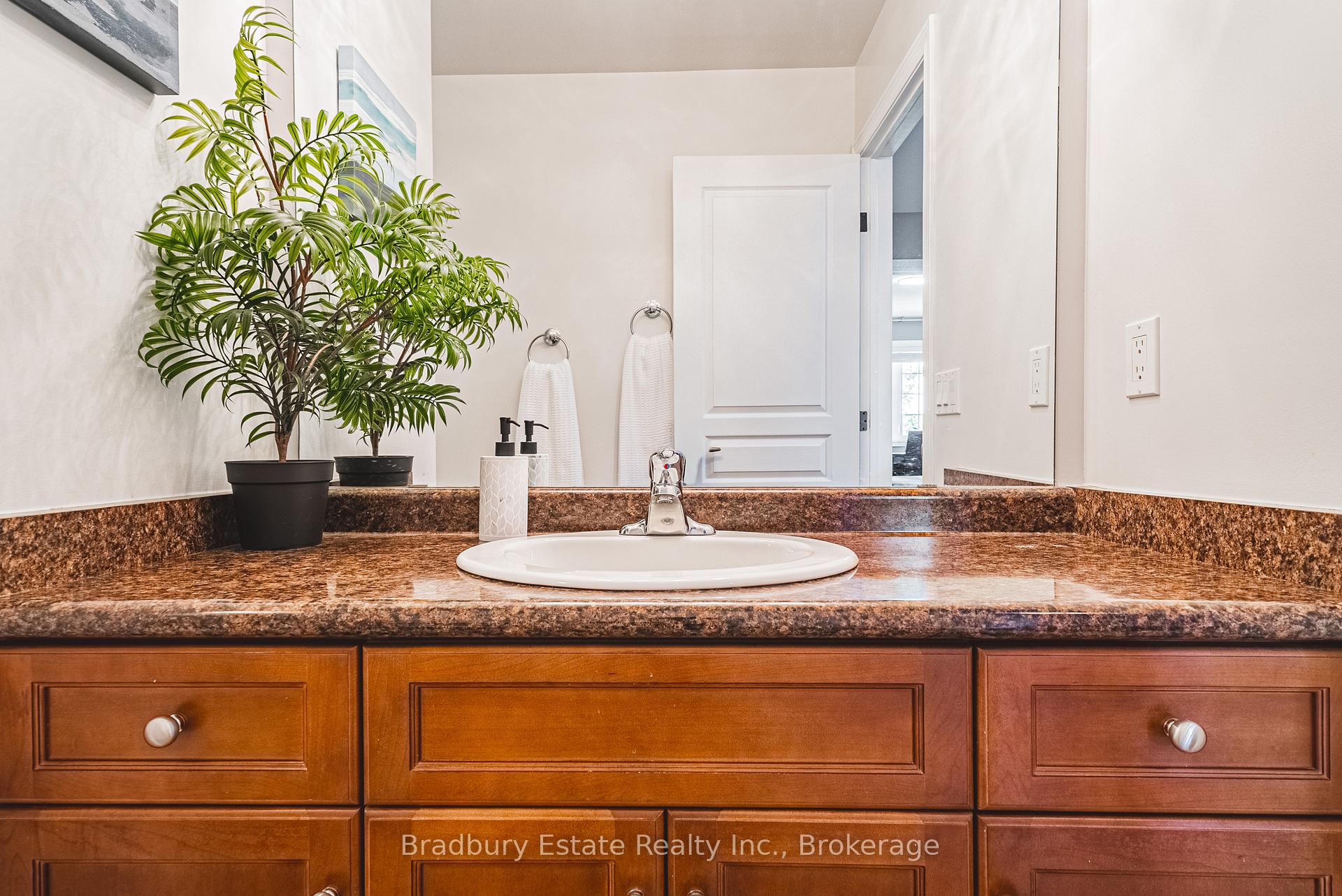 Photo 31 of 42 Fall Fair Way, Hamilton, Binbrook — HOMEH