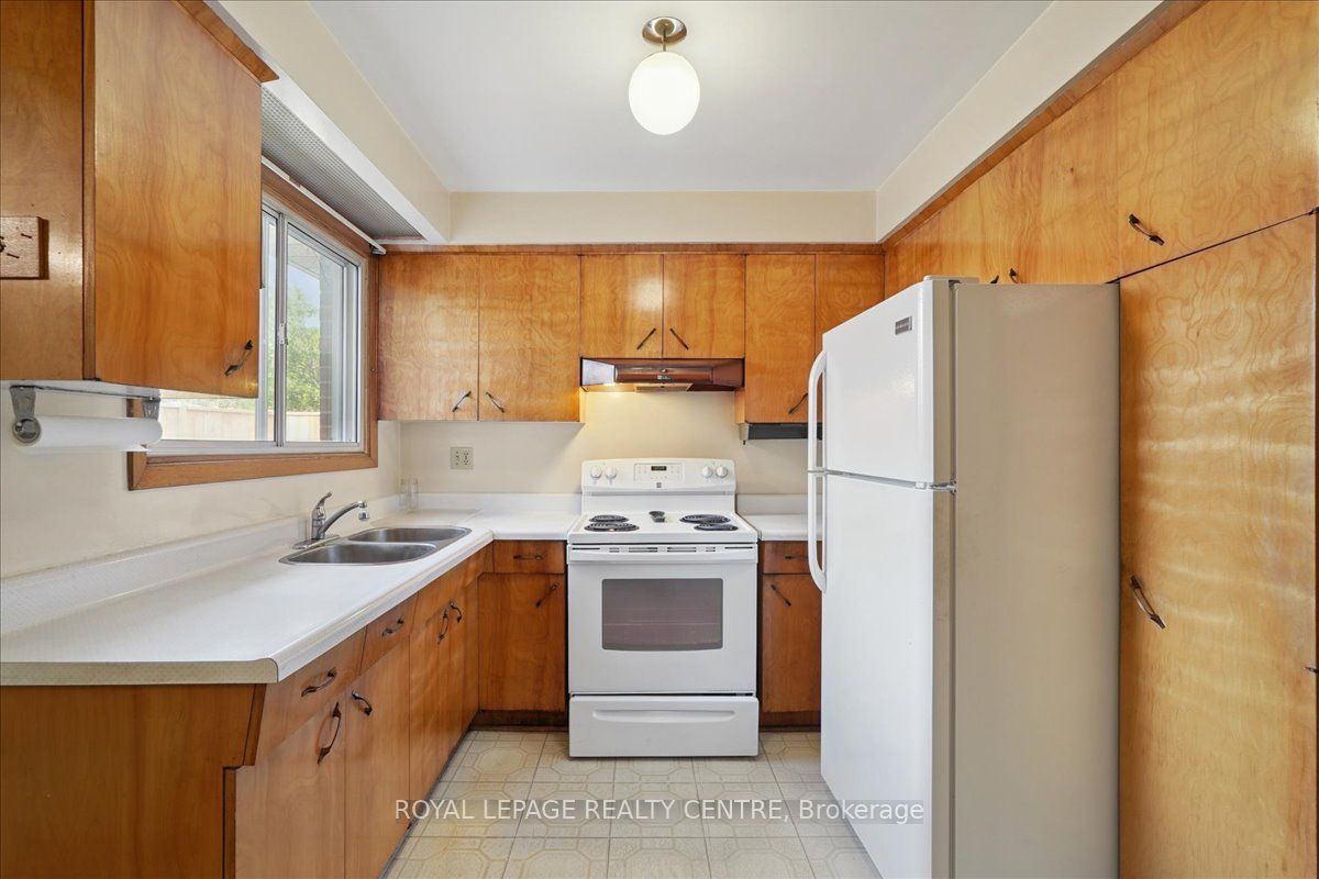 Photo 54 of 151 Redgrave Drive, Etobicoke, Willowridge-Martingrove-Richview — HOMEH