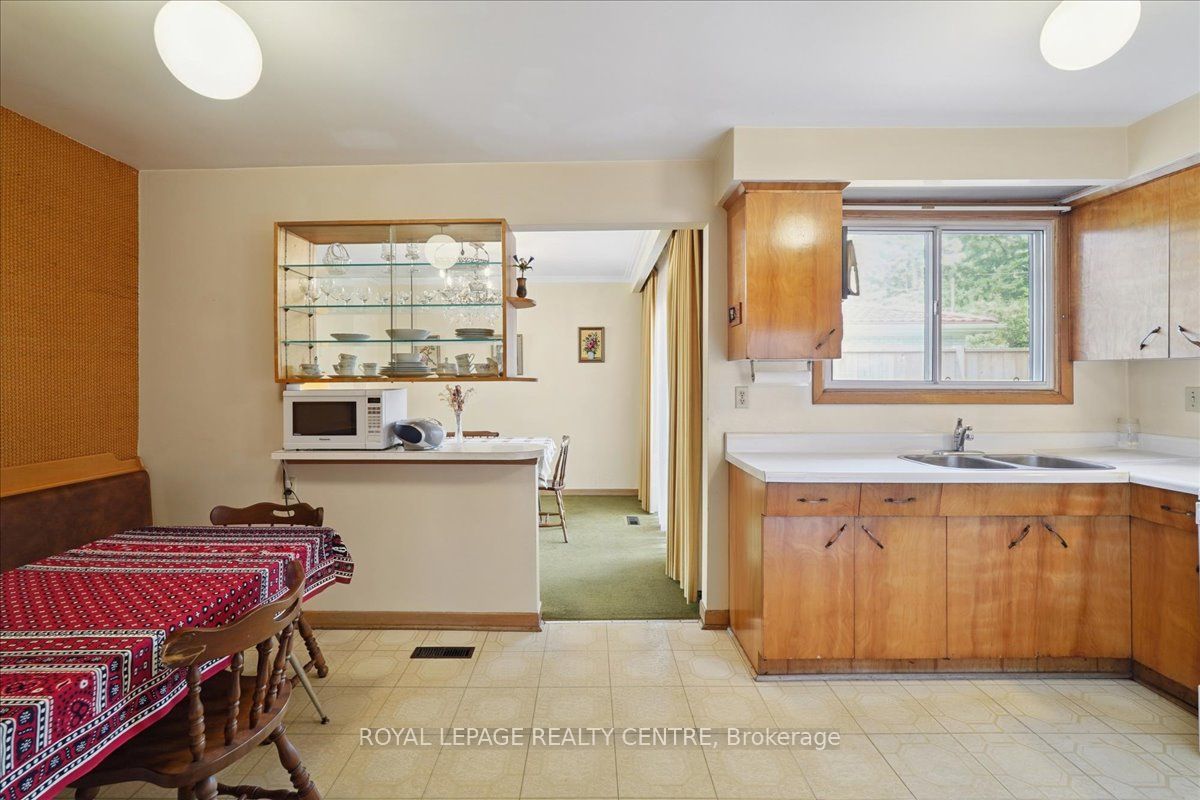 Photo 53 of 151 Redgrave Drive, Etobicoke, Willowridge-Martingrove-Richview — HOMEH
