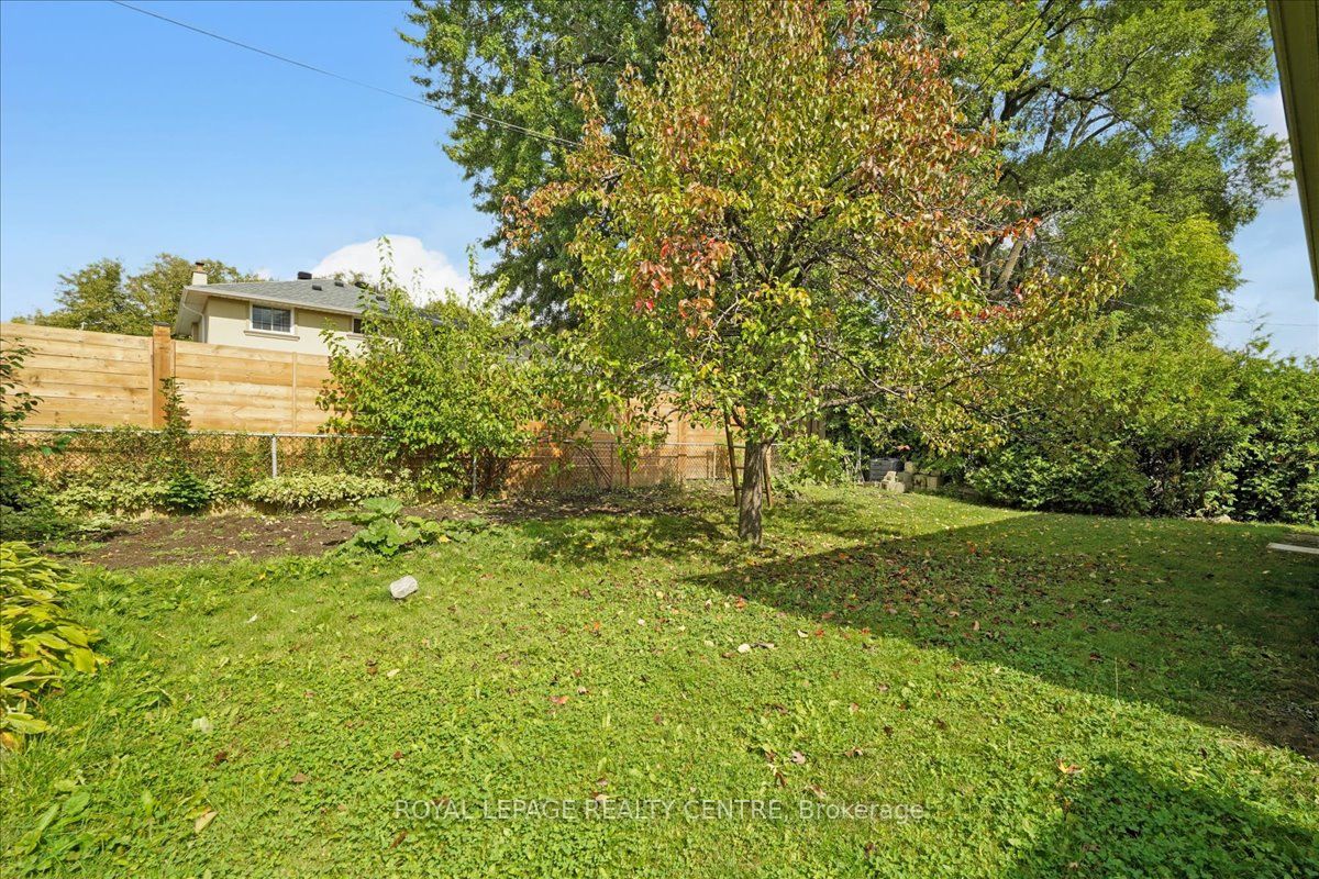 Photo 75 of 151 Redgrave Drive, Etobicoke, Willowridge-Martingrove-Richview — HOMEH