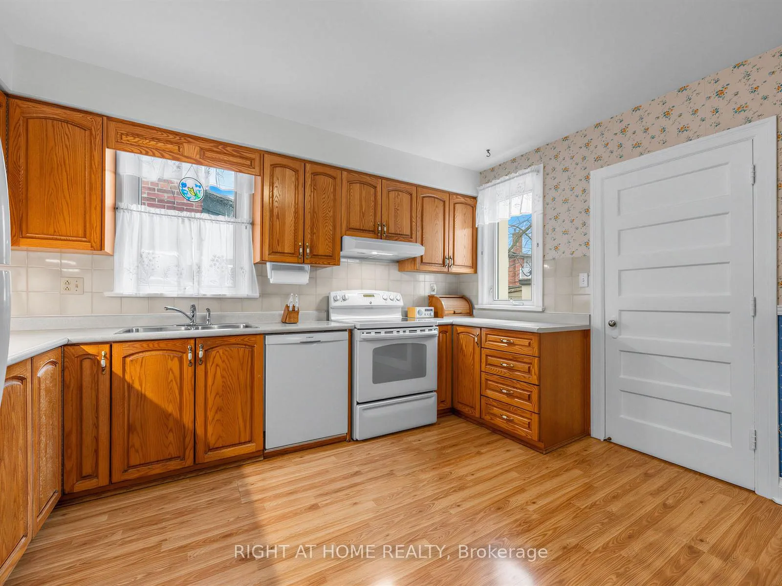 Photo 11 of 84 Shanly Street, Toronto, Dovercourt-Wallace Emerson-Junction — HOMEH