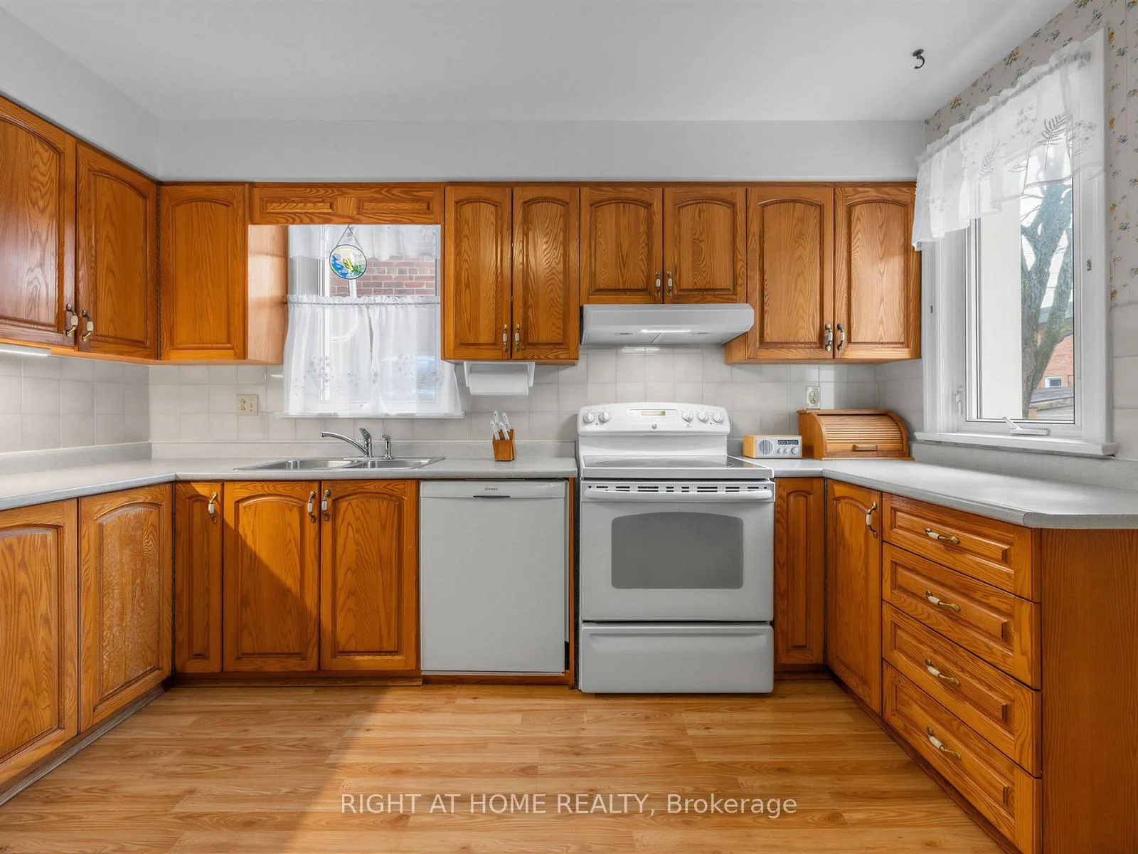 Photo 12 of 84 Shanly Street, Toronto, Dovercourt-Wallace Emerson-Junction — HOMEH
