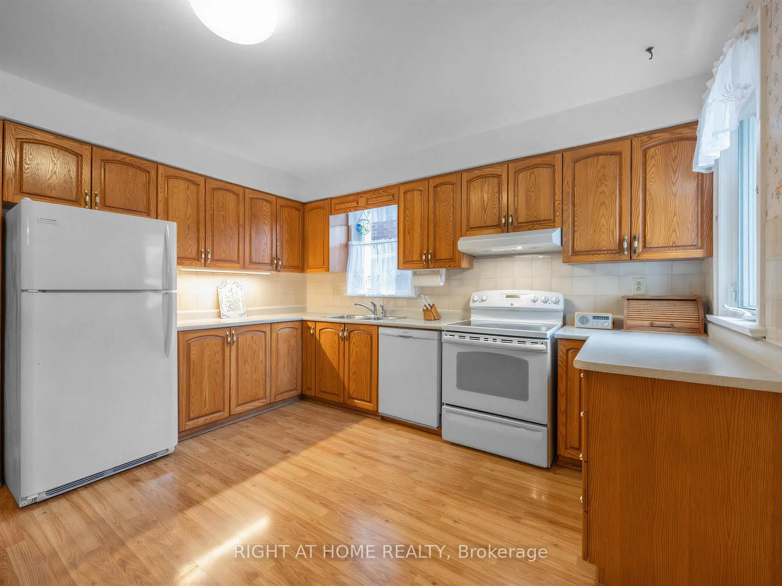 Photo 13 of 84 Shanly Street, Toronto, Dovercourt-Wallace Emerson-Junction — HOMEH