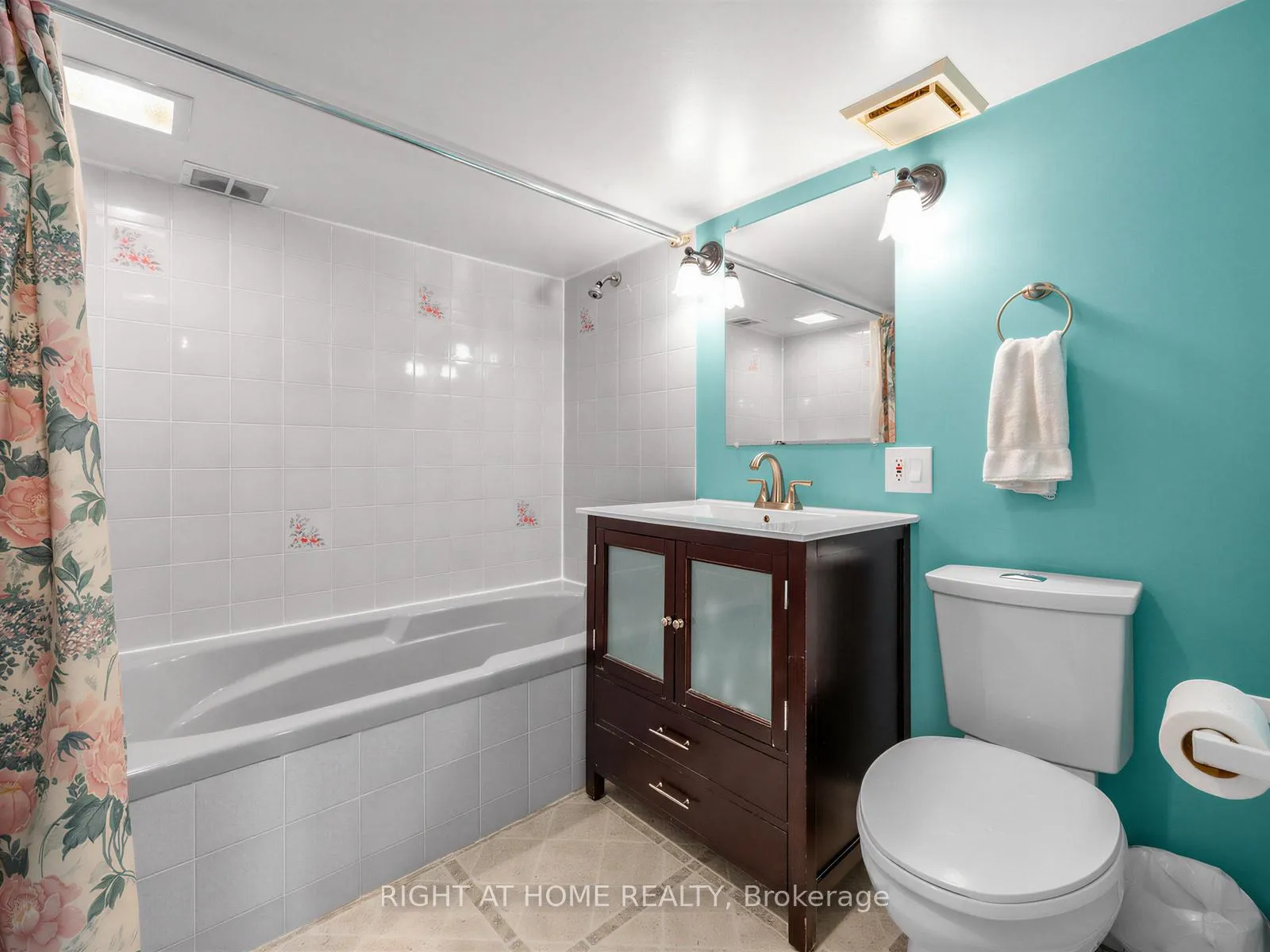 Photo 32 of 84 Shanly Street, Toronto, Dovercourt-Wallace Emerson-Junction — HOMEH