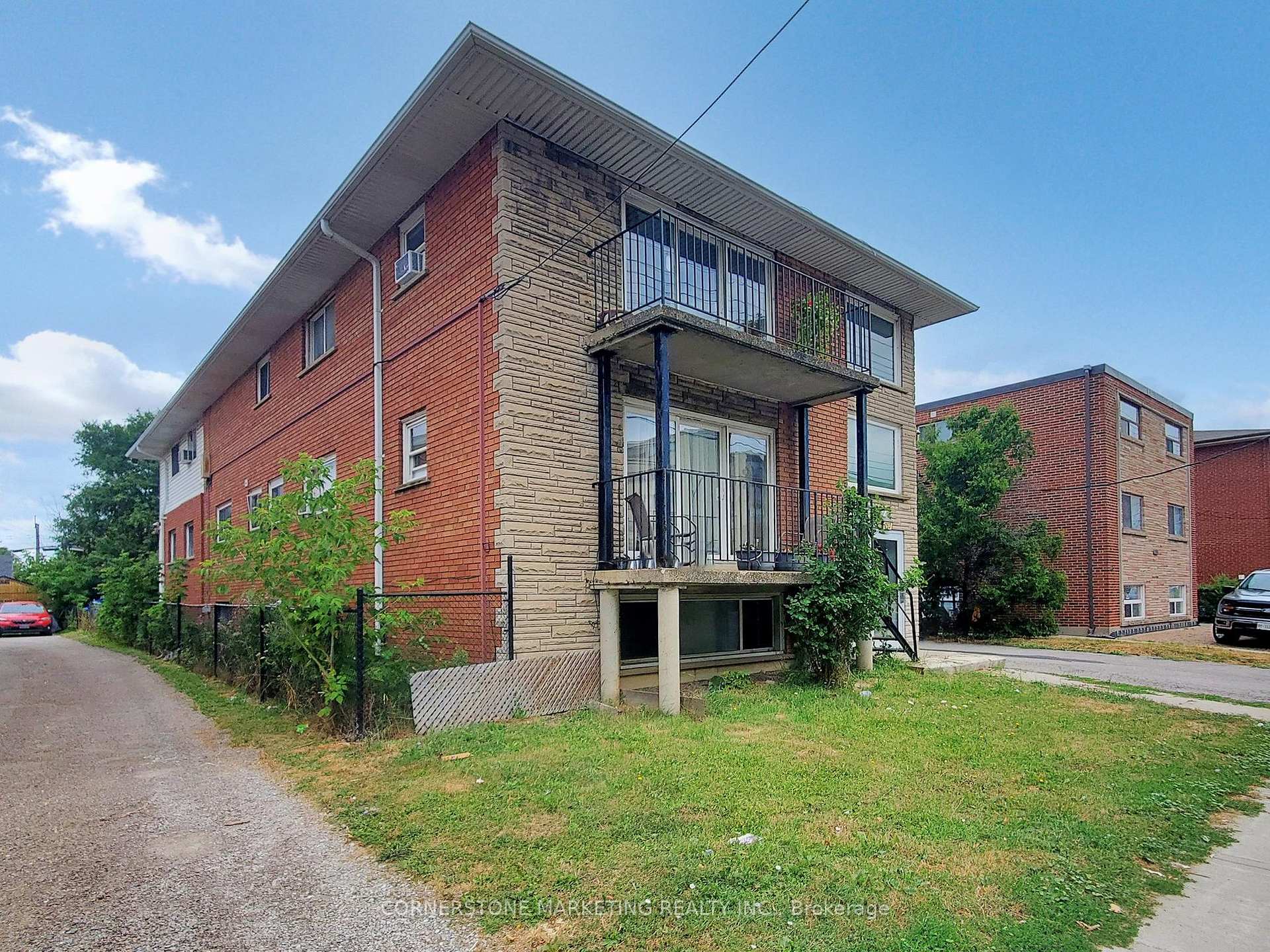 Photo 2 of 253 Mohawk Road E, Hamilton, Hill Park — HOMEH