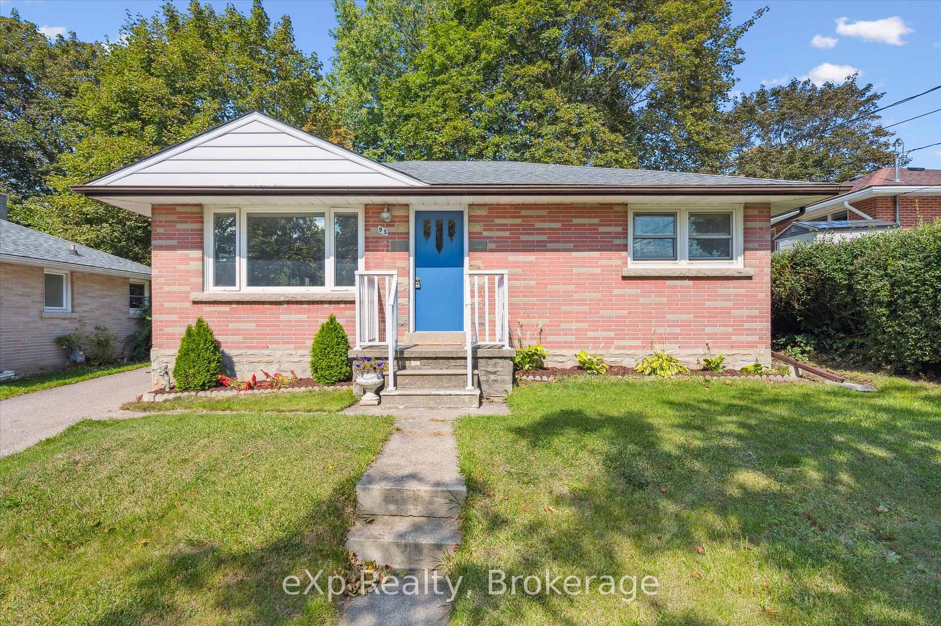 Photo 2 of 95 Ottawa Crescent, Guelph, St. George's — HOMEH