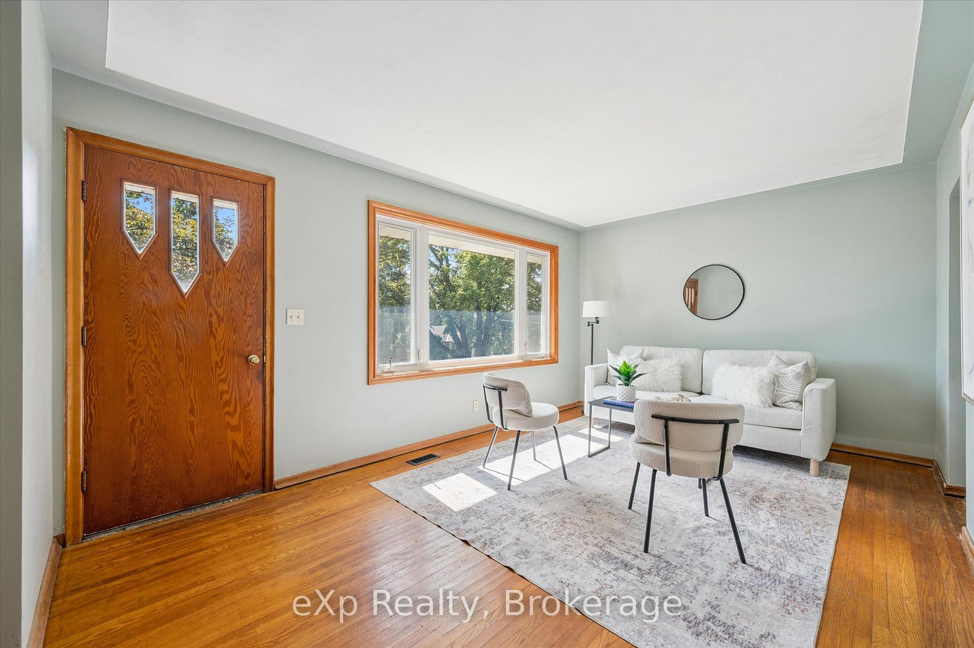 Photo 5 of 95 Ottawa Crescent, Guelph, St. George's — HOMEH