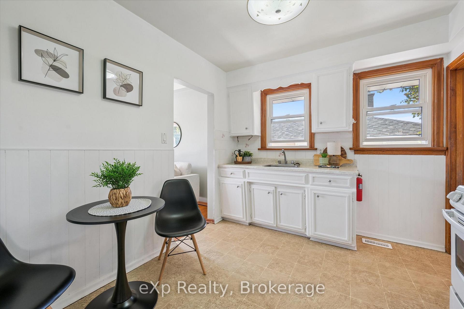 Photo 9 of 95 Ottawa Crescent, Guelph, St. George's — HOMEH