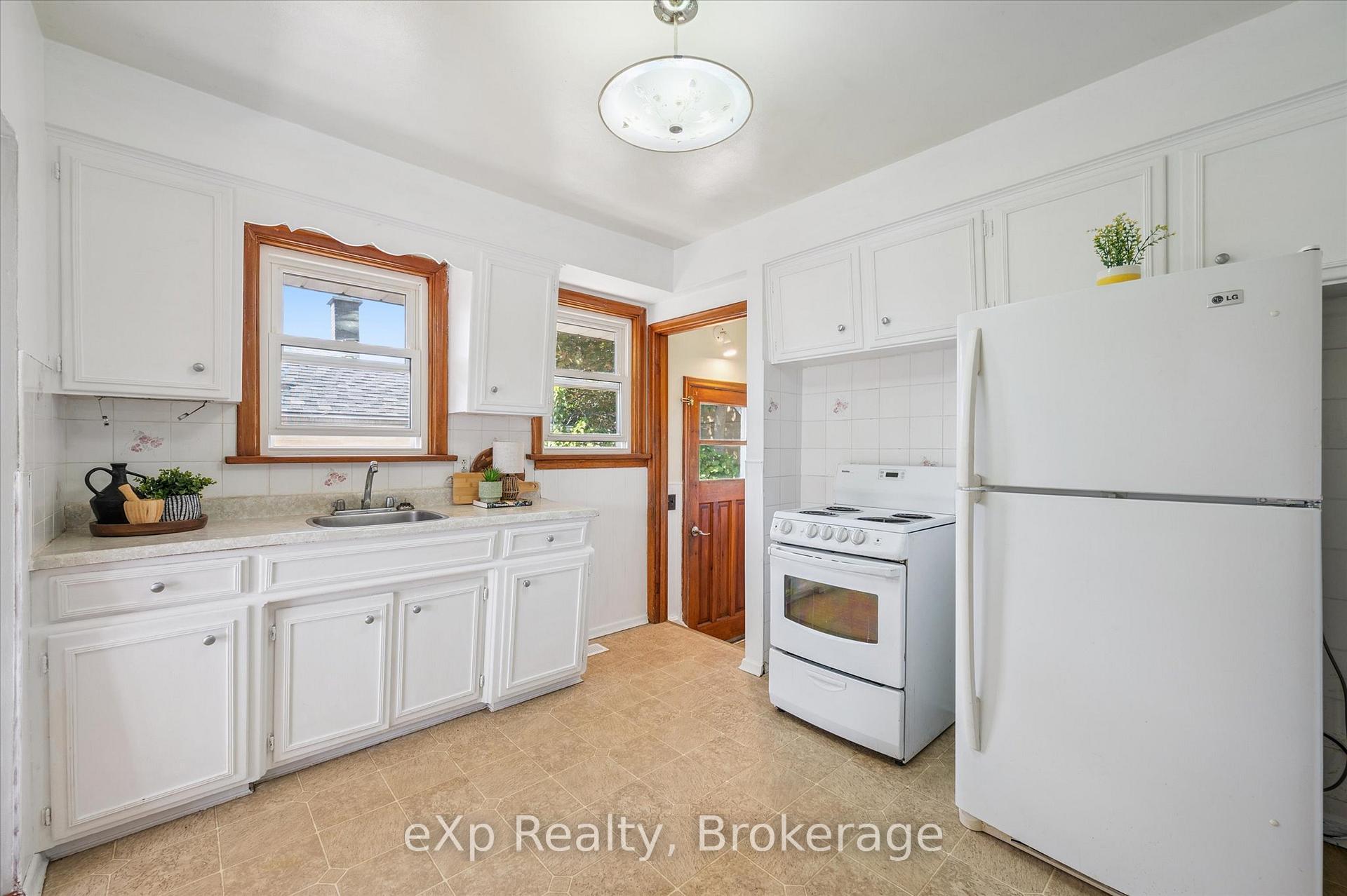Photo 12 of 95 Ottawa Crescent, Guelph, St. George's — HOMEH