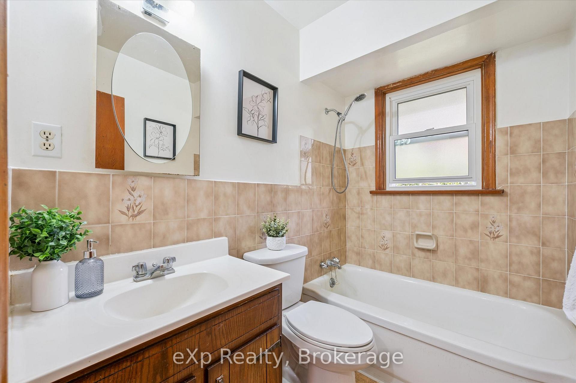 Photo 19 of 95 Ottawa Crescent, Guelph, St. George's — HOMEH