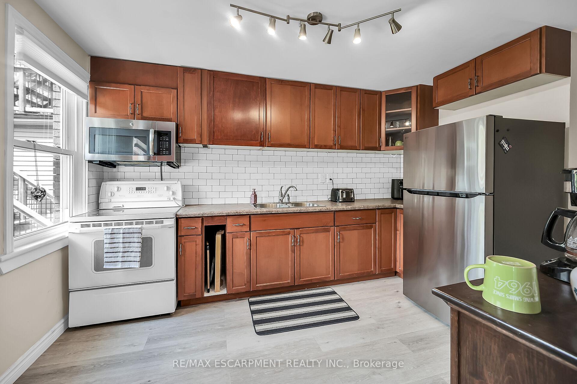Photo 7 of 126 Cumberland Avenue, Hamilton, St. Clair — HOMEH