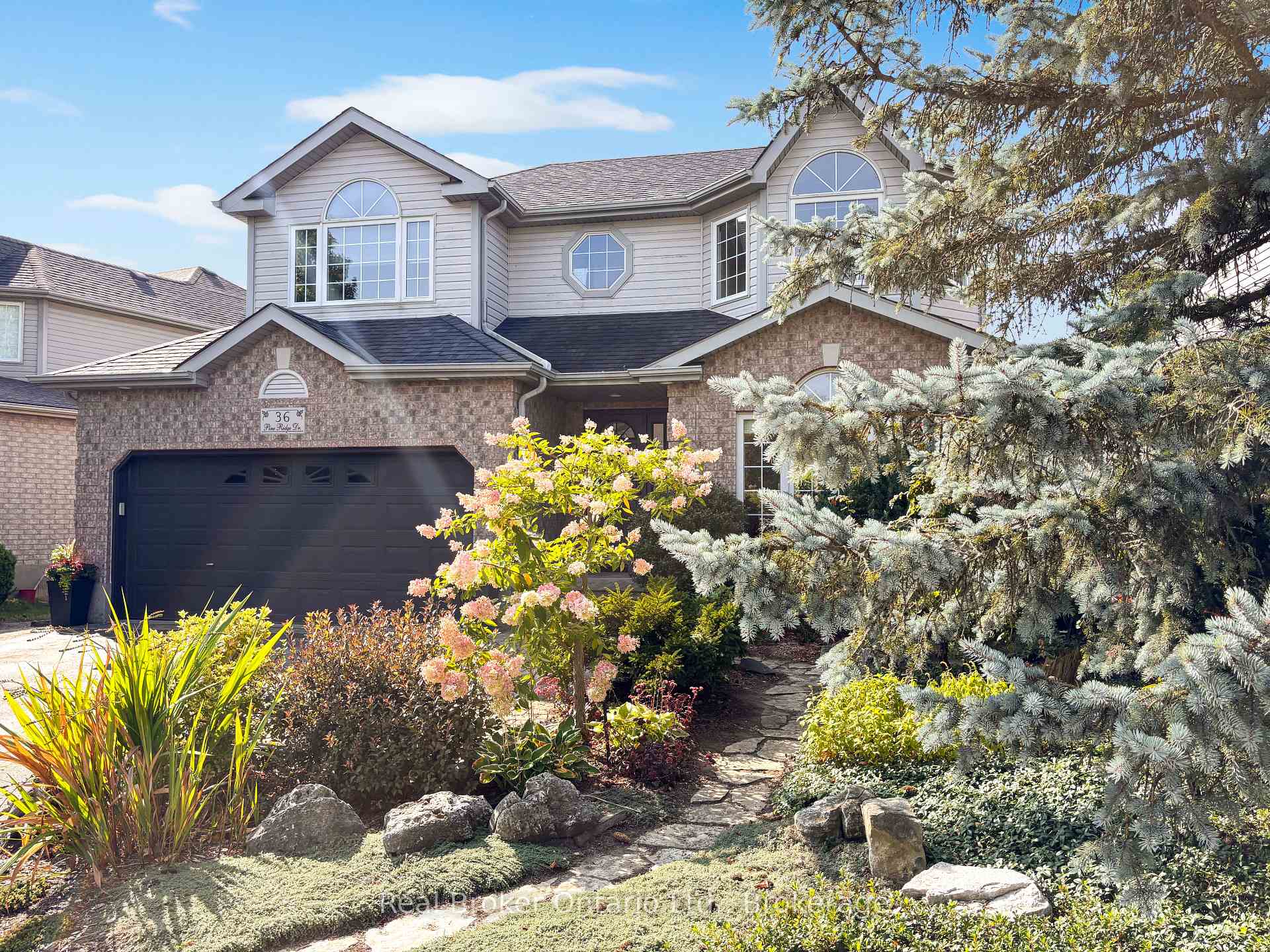 Photo 4 of 36 Pine Ridge Drive, Guelph, Pineridge/Westminster Woods — HOMEH