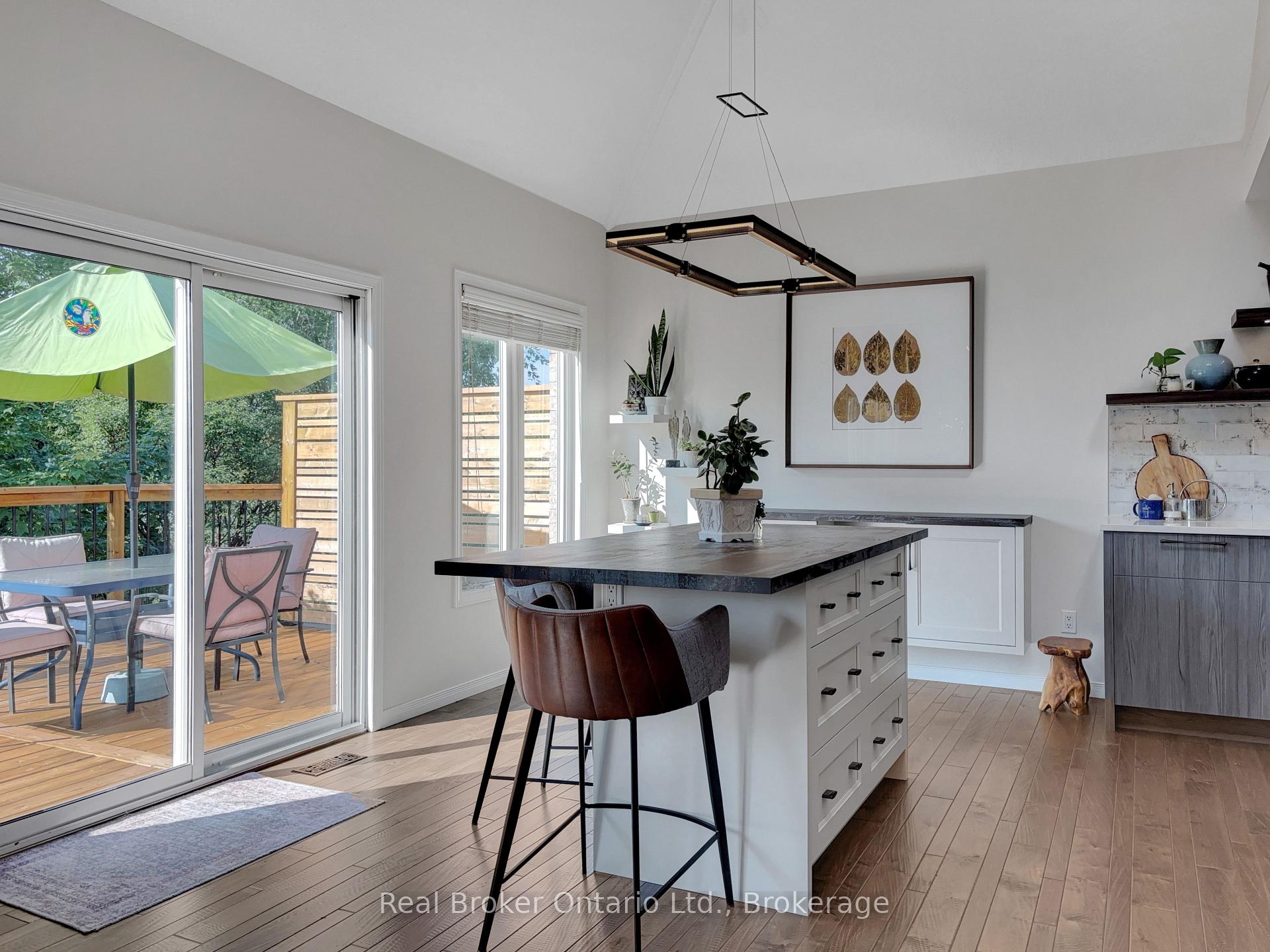 Photo 19 of 36 Pine Ridge Drive, Guelph, Pineridge/Westminster Woods — HOMEH