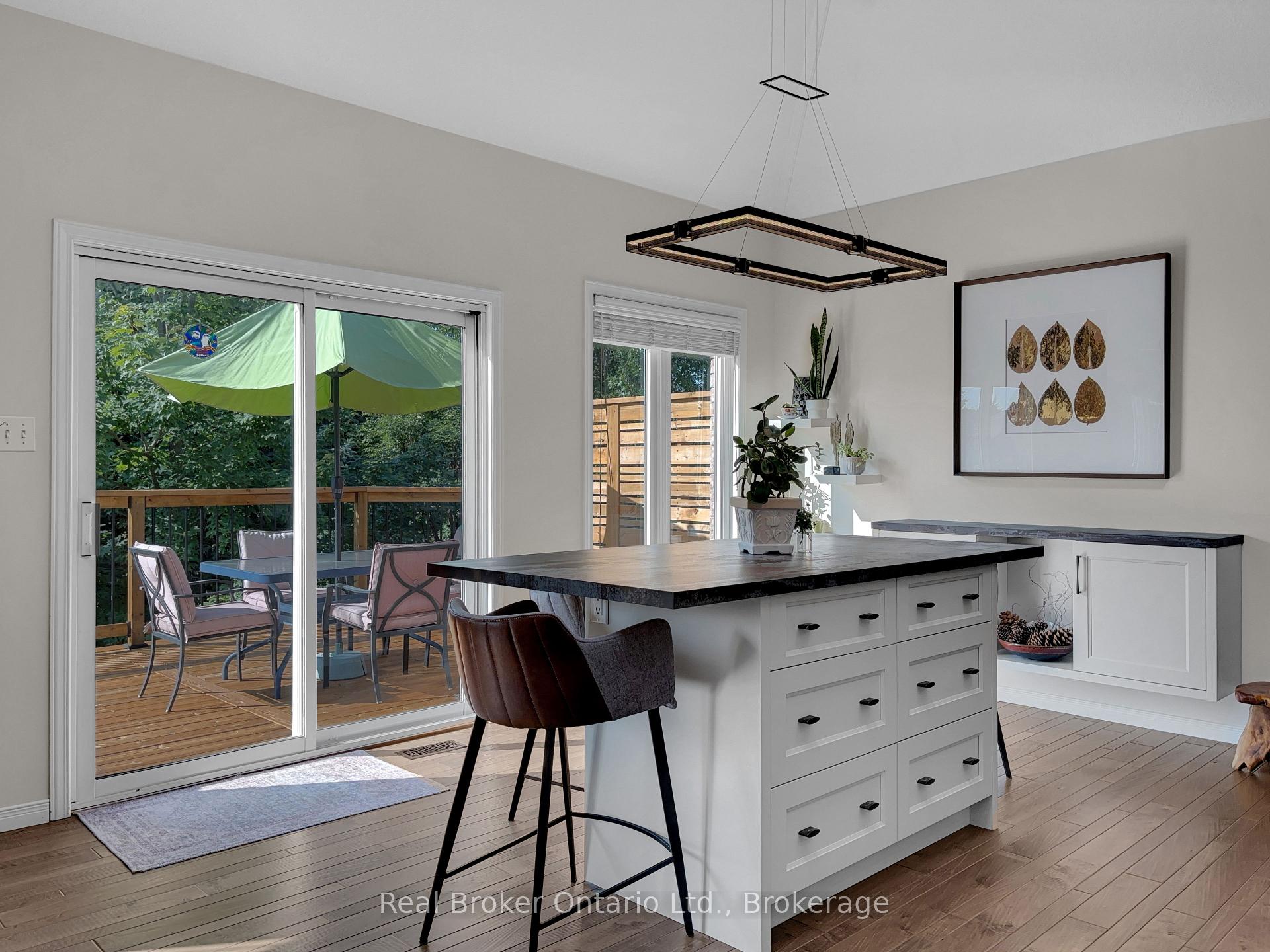 Photo 20 of 36 Pine Ridge Drive, Guelph, Pineridge/Westminster Woods — HOMEH