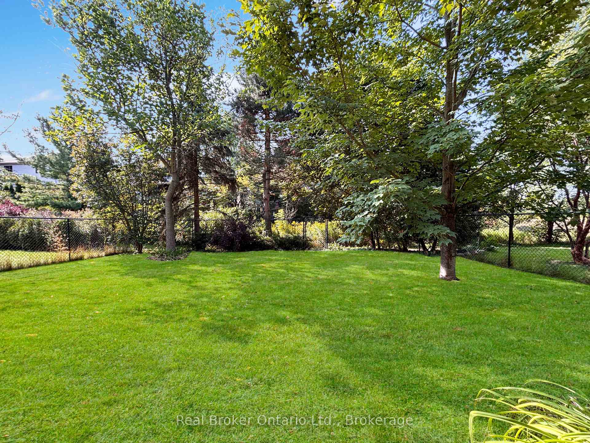 Photo 41 of 36 Pine Ridge Drive, Guelph, Pineridge/Westminster Woods — HOMEH