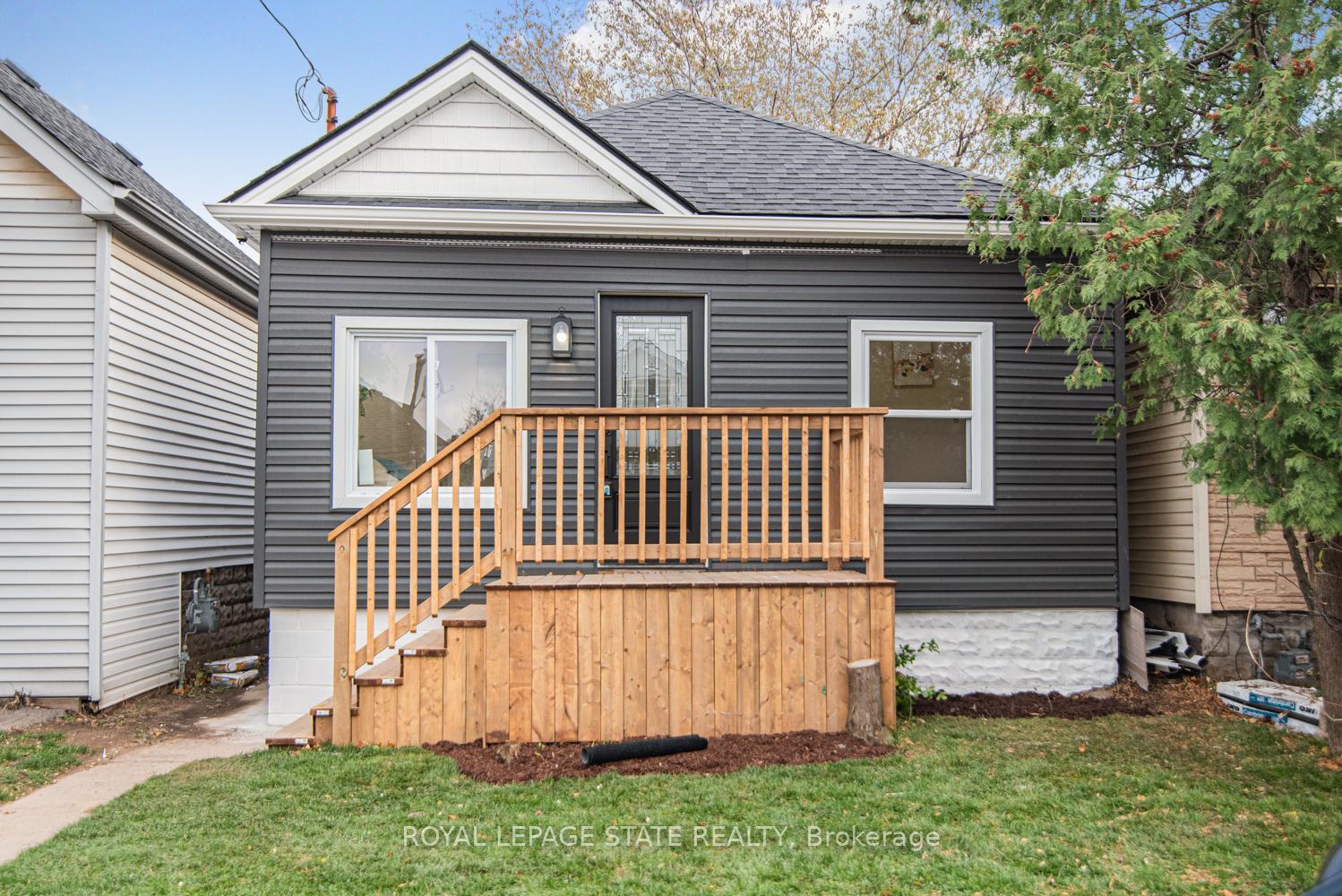 Photo 3 of 330 Fairfield Avenue, Hamilton, Homeside — HOMEH